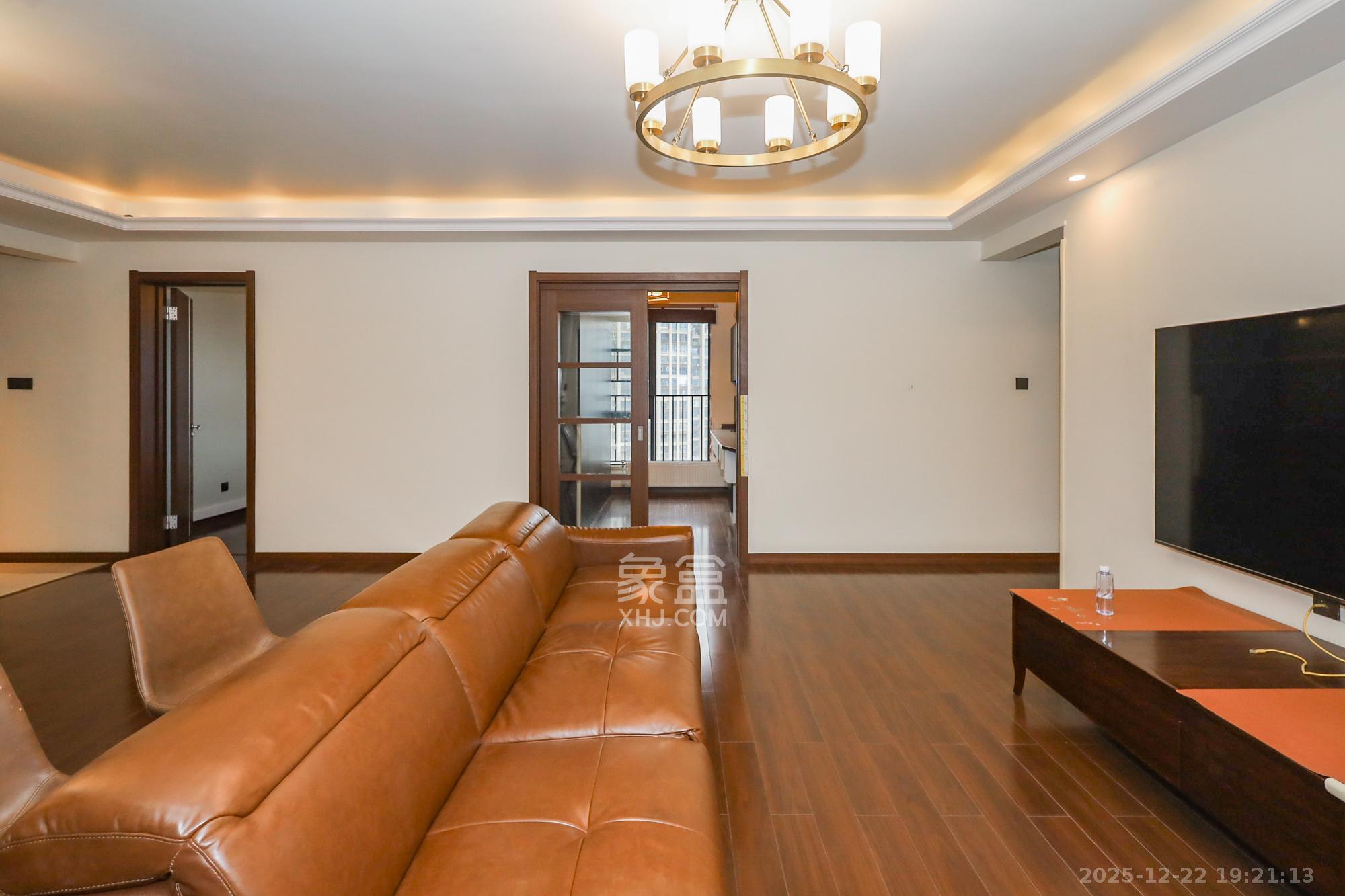 万科里金域滨江  4室2厅2卫    226.0万