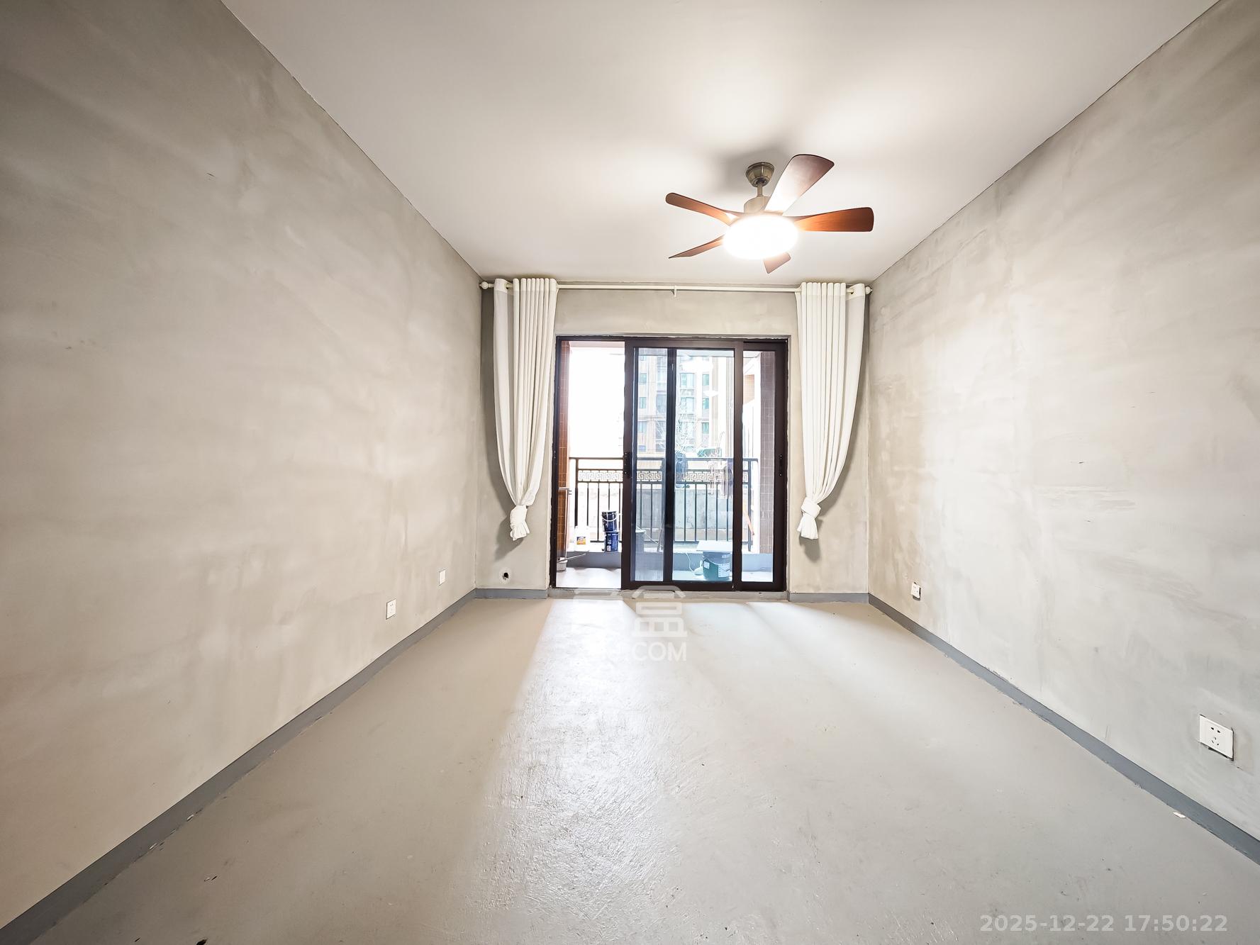 鸿邦国际城  3室2厅2卫    80.0万