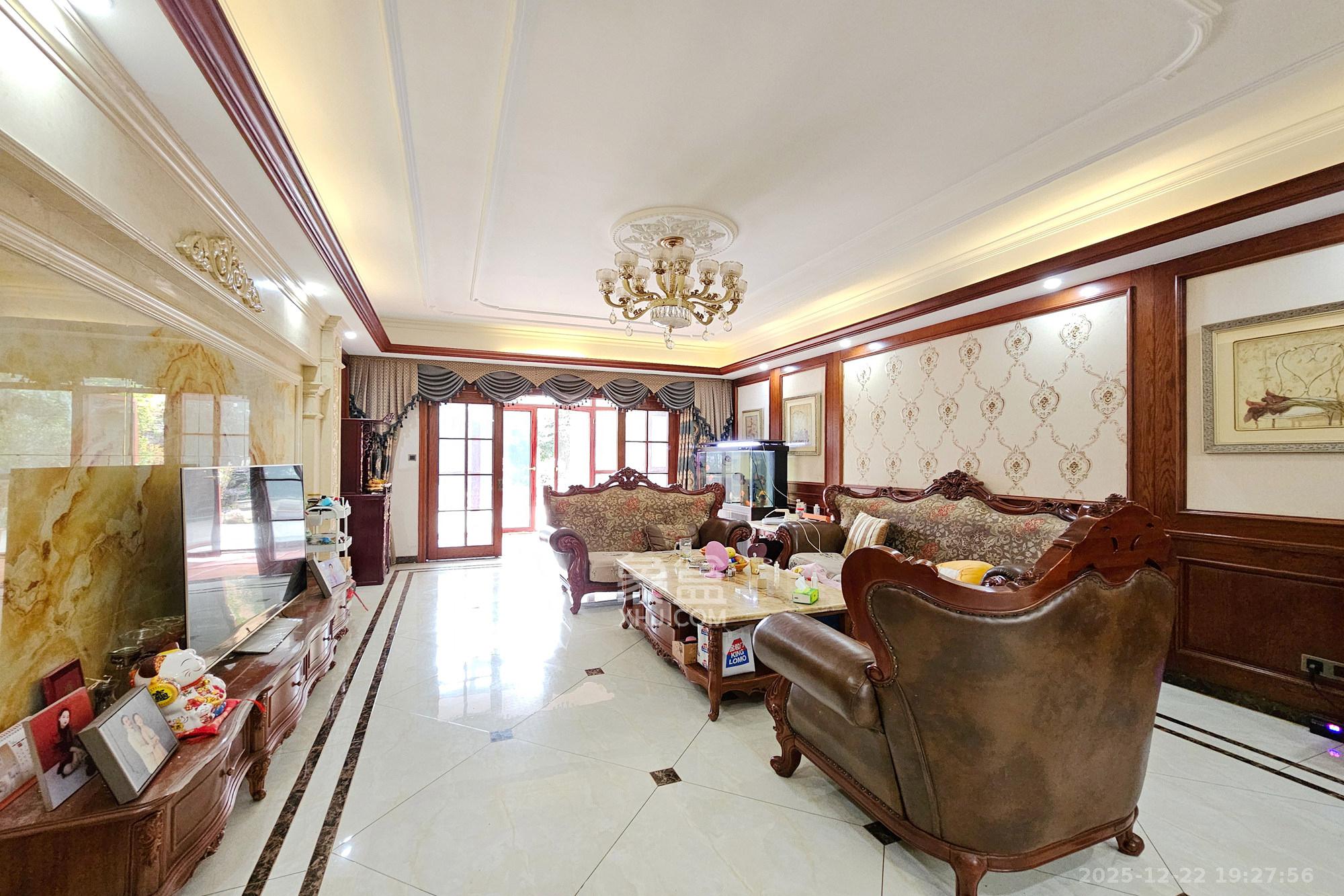 江河中央洋房  4室2厅2卫    438.0万