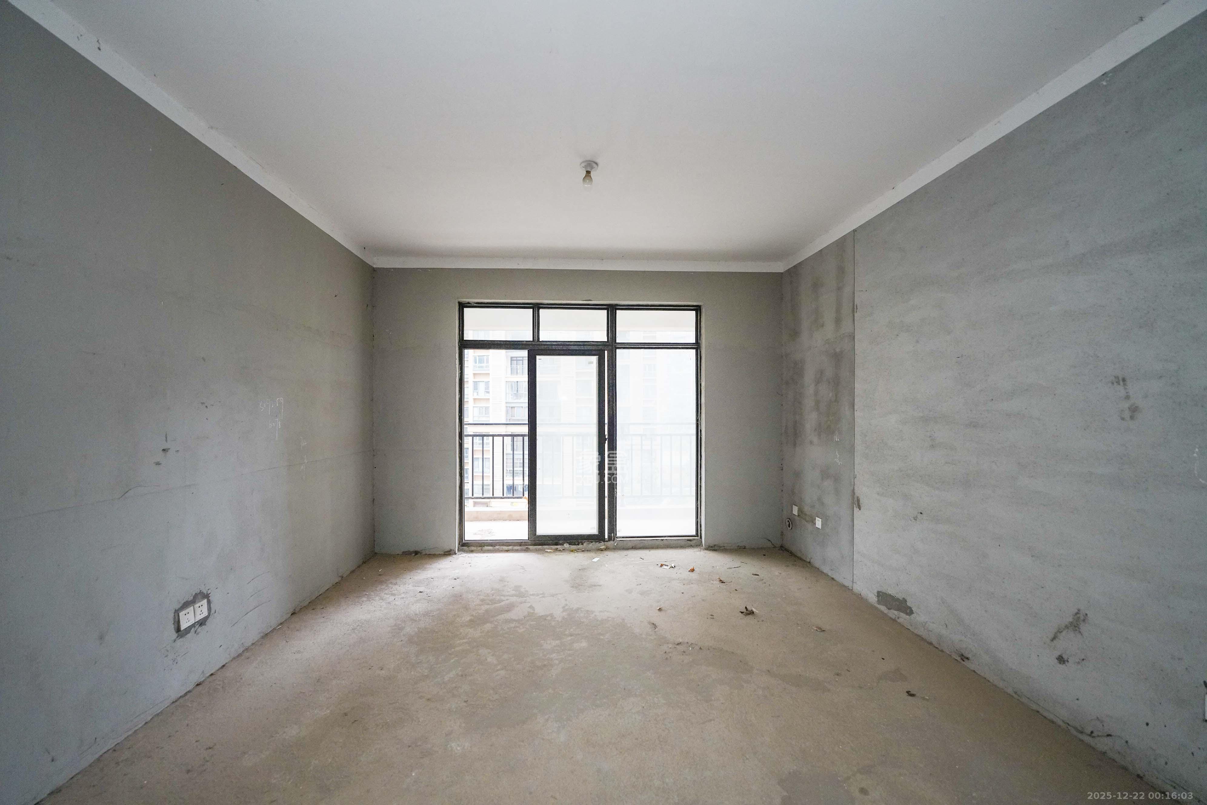 中悦领秀城  4室2厅2卫    62.0万