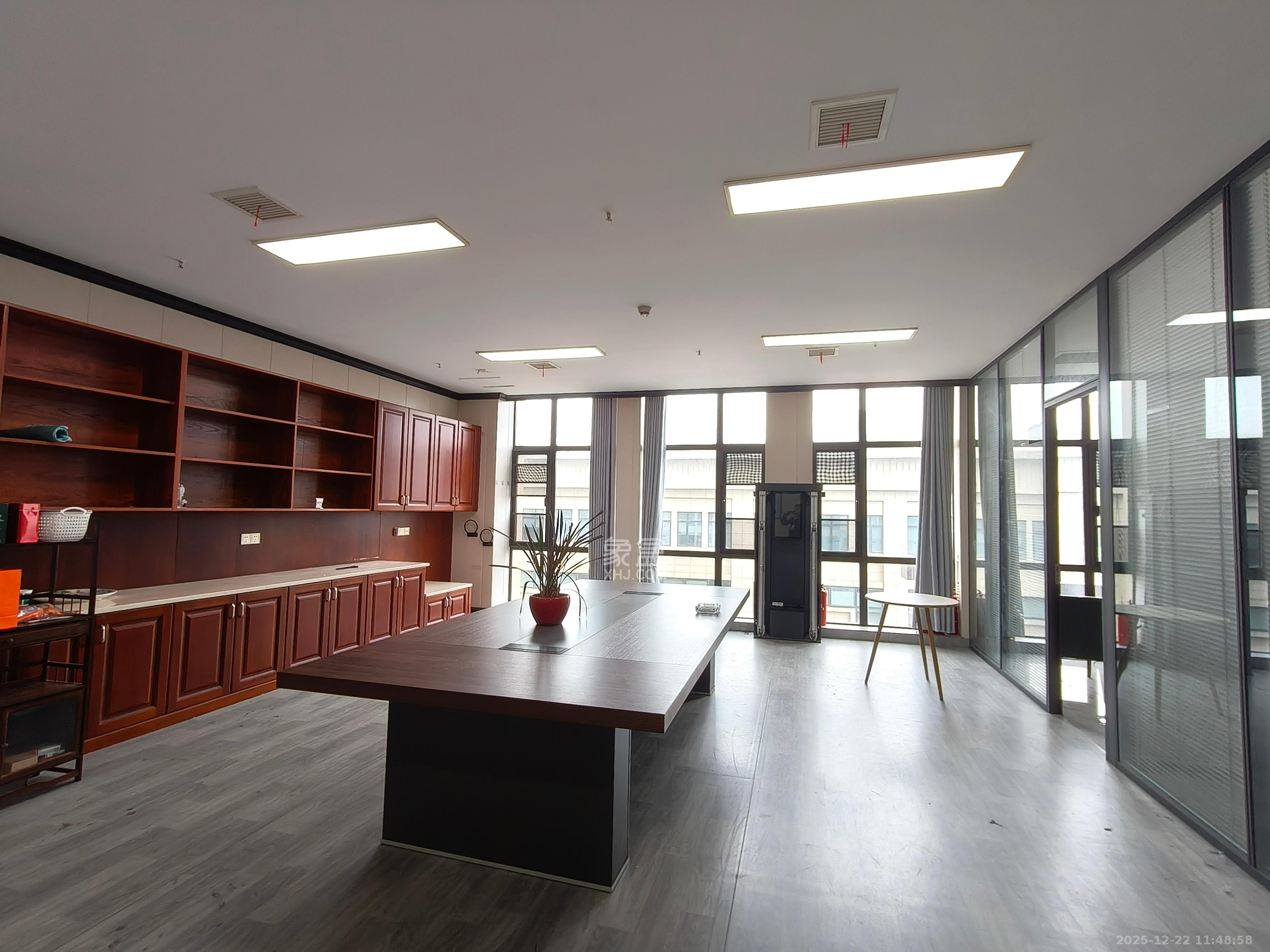 星雅美辰   240.0㎡      12800.0元/月