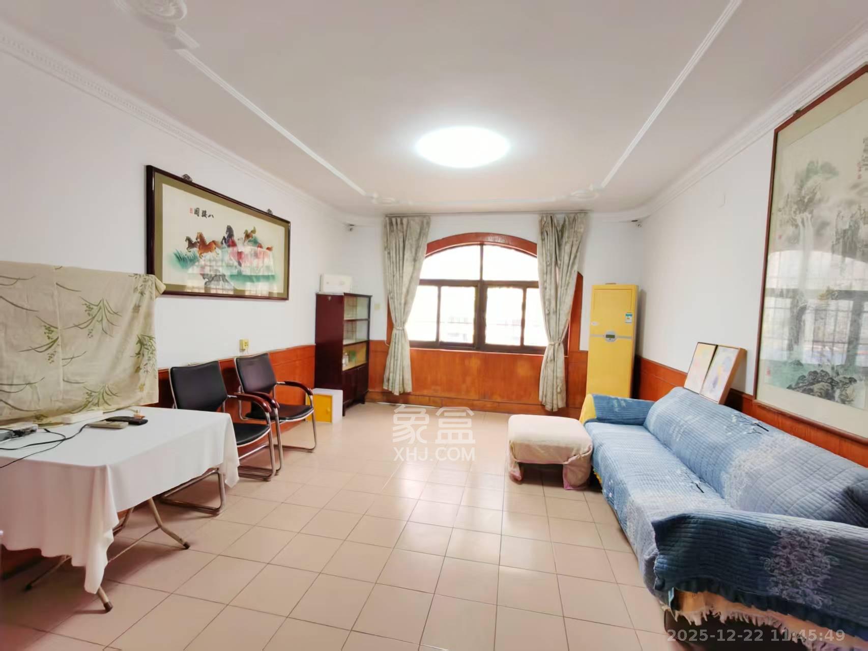 群芳园  3室2厅1卫    2200.0元/月