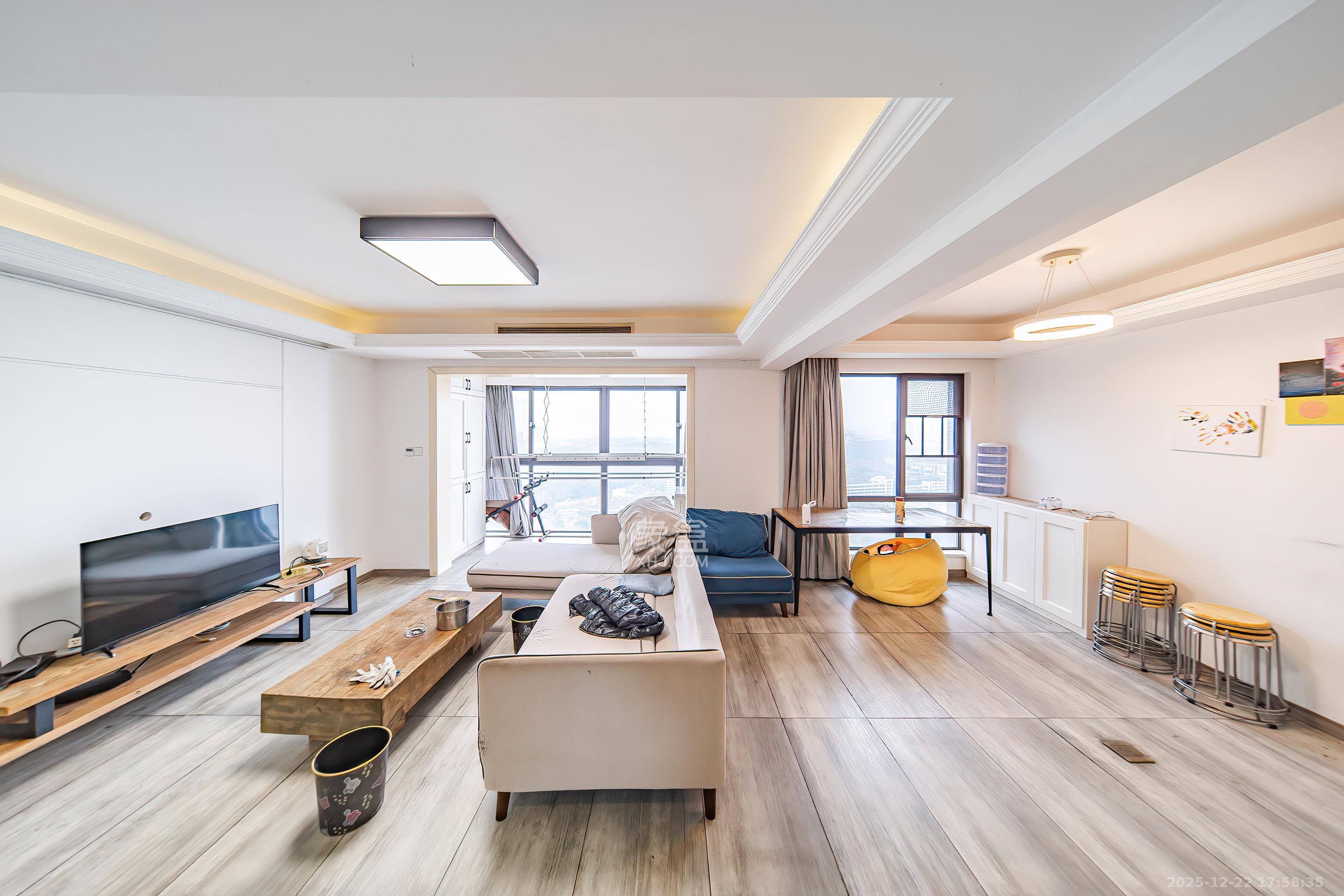 海洋半岛（月珑湾）  3室2厅2卫    130.88万