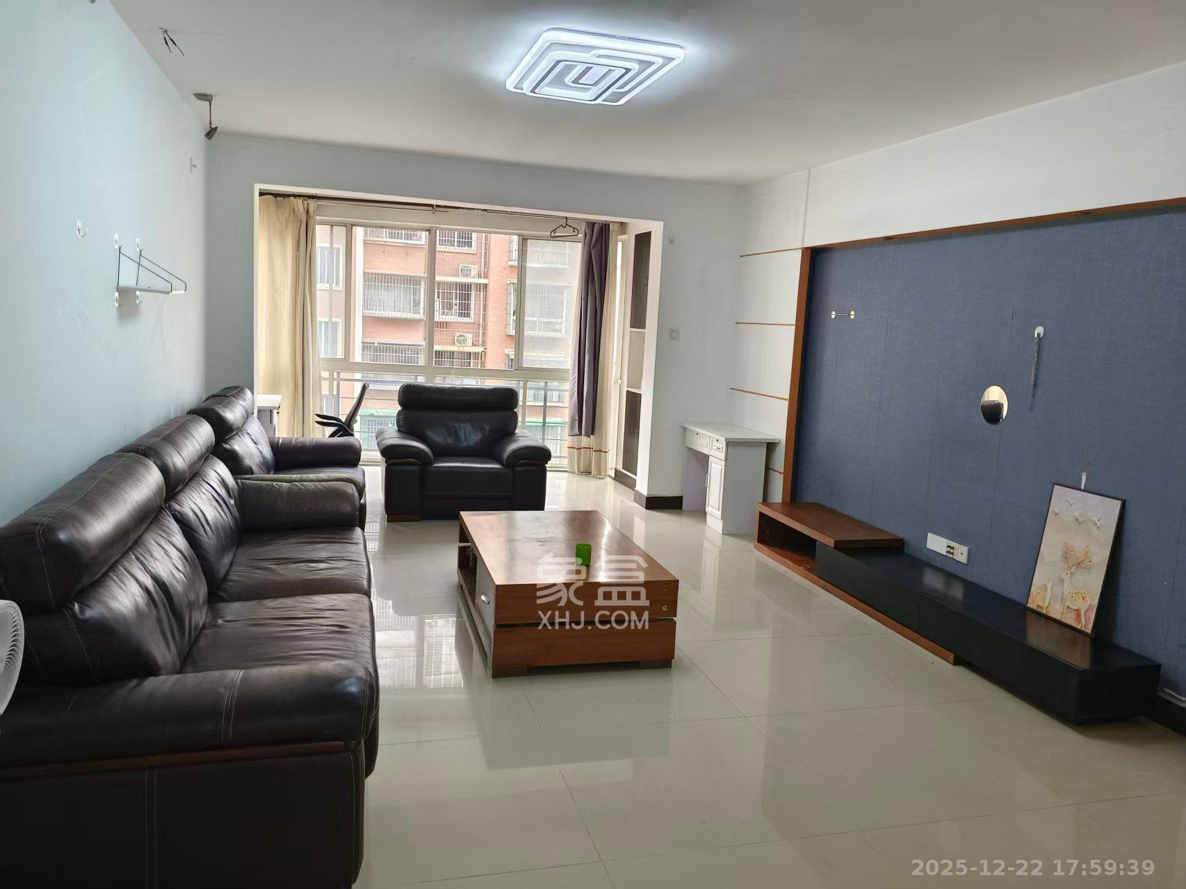 福乐康城  3室2厅2卫    2300.0元/月