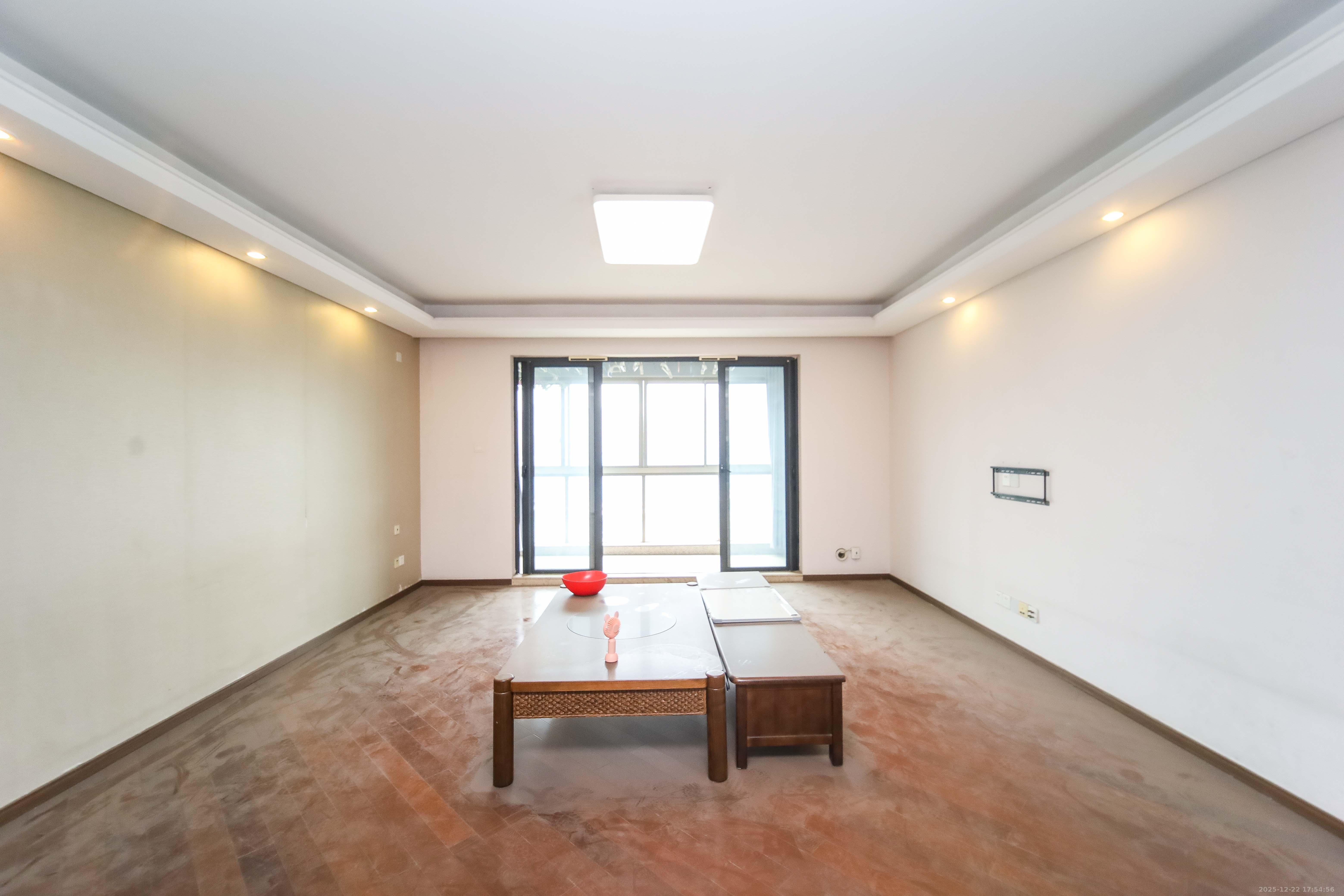 西街花园  4室2厅2卫    170.0万