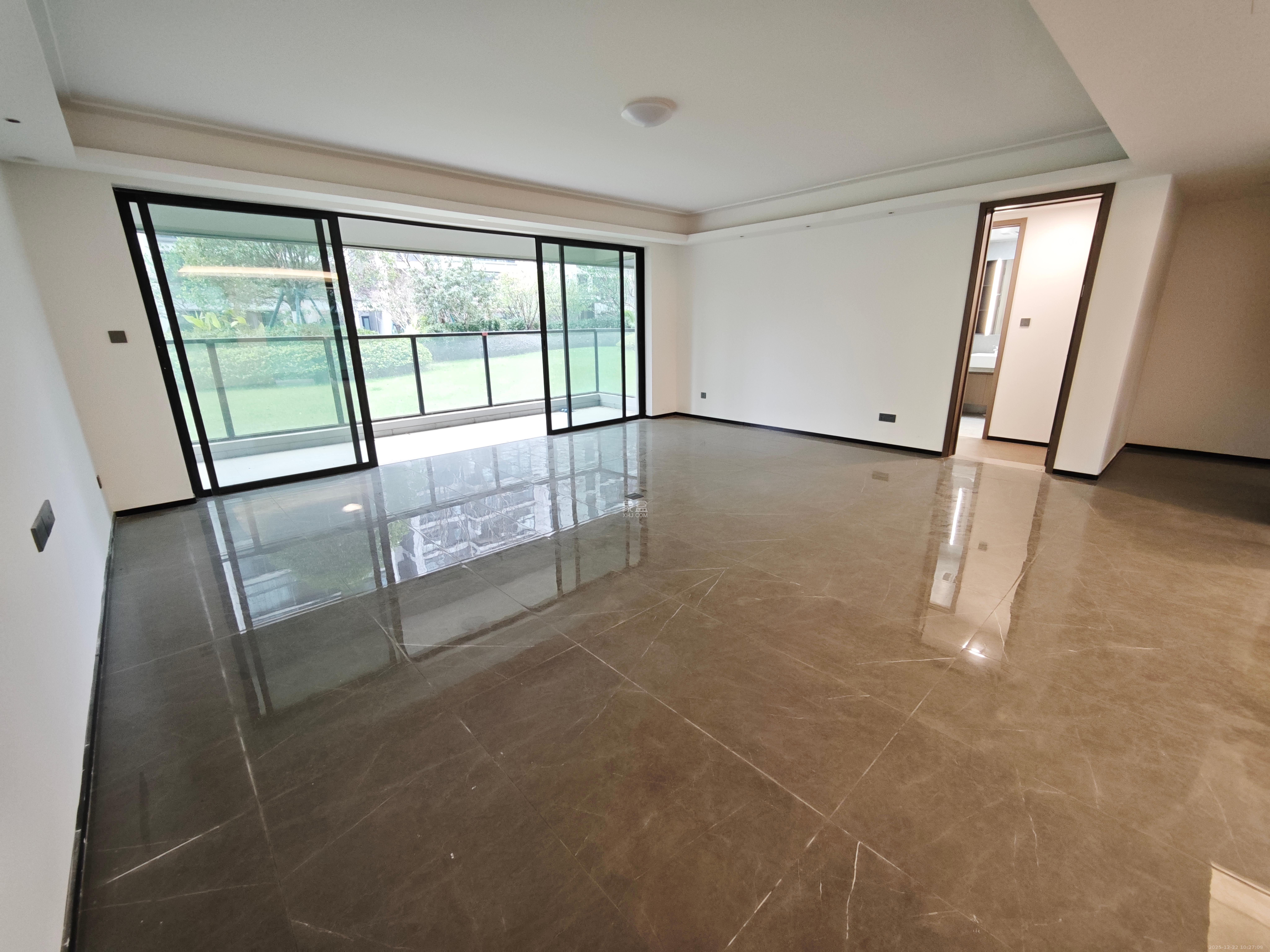 美的云樾  4室2厅3卫    8000.0元/月