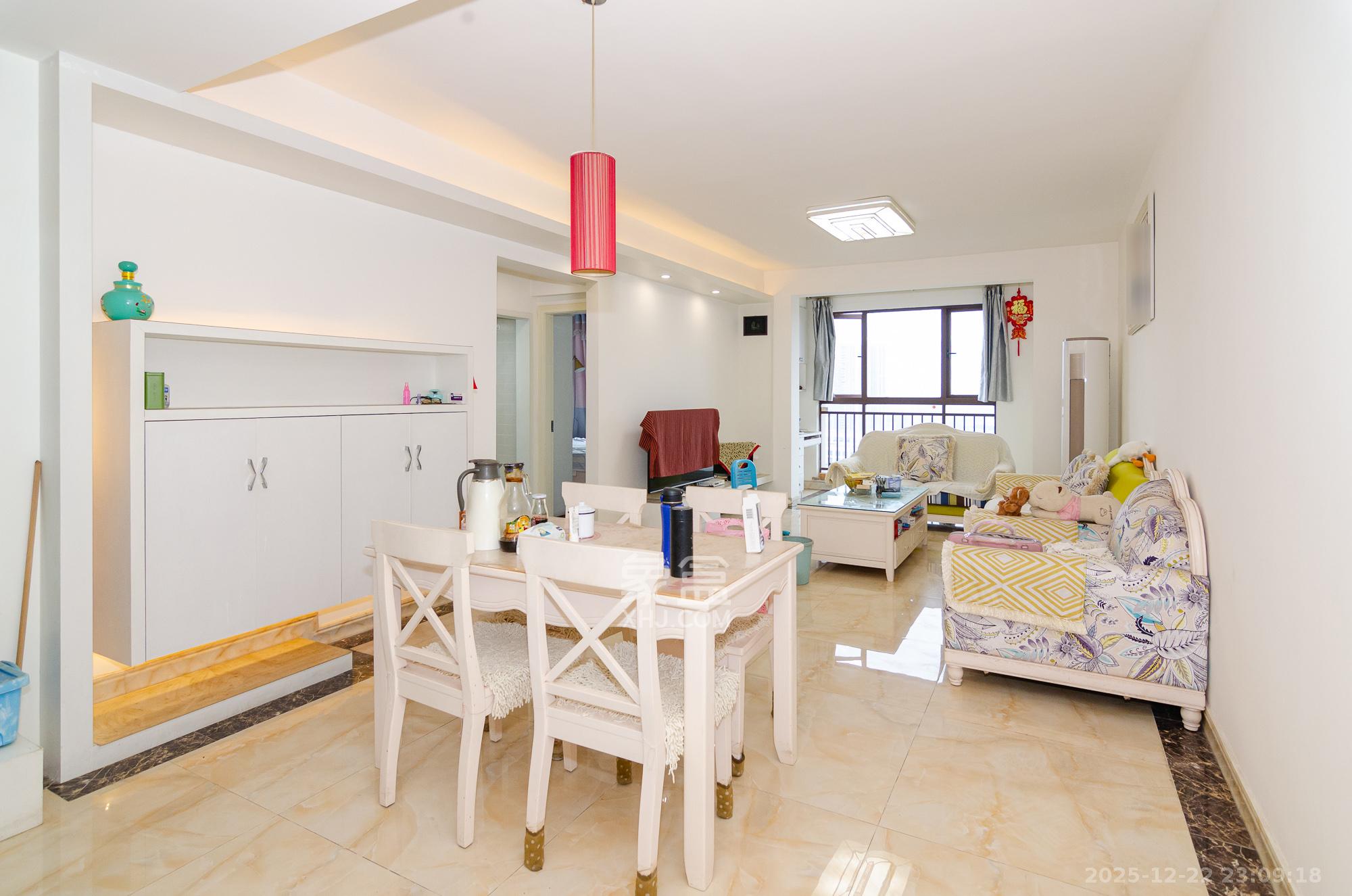 紫鑫御湖湾  3室2厅1卫    56.0万