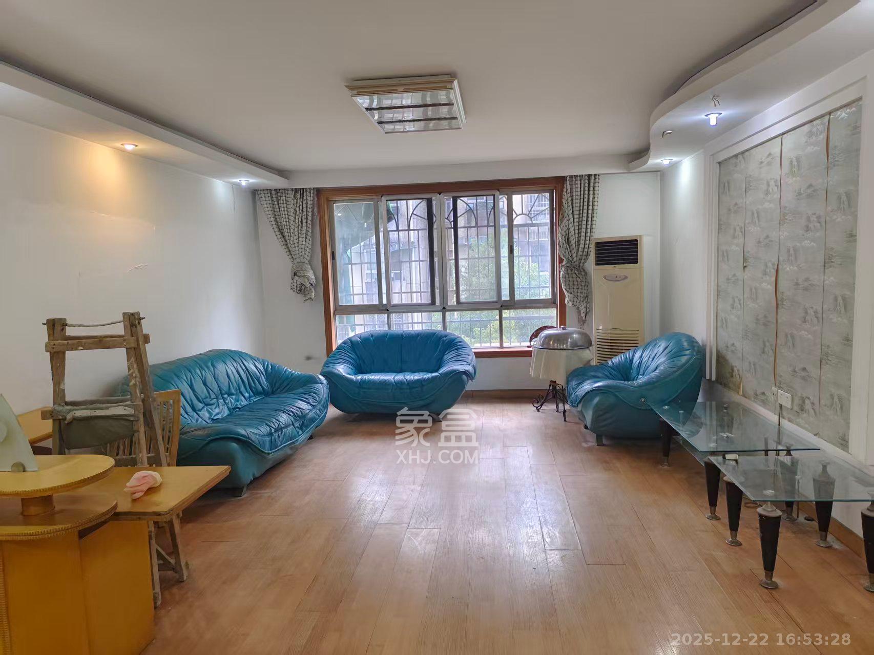 新世纪家园  4室2厅2卫    2700.0元/月