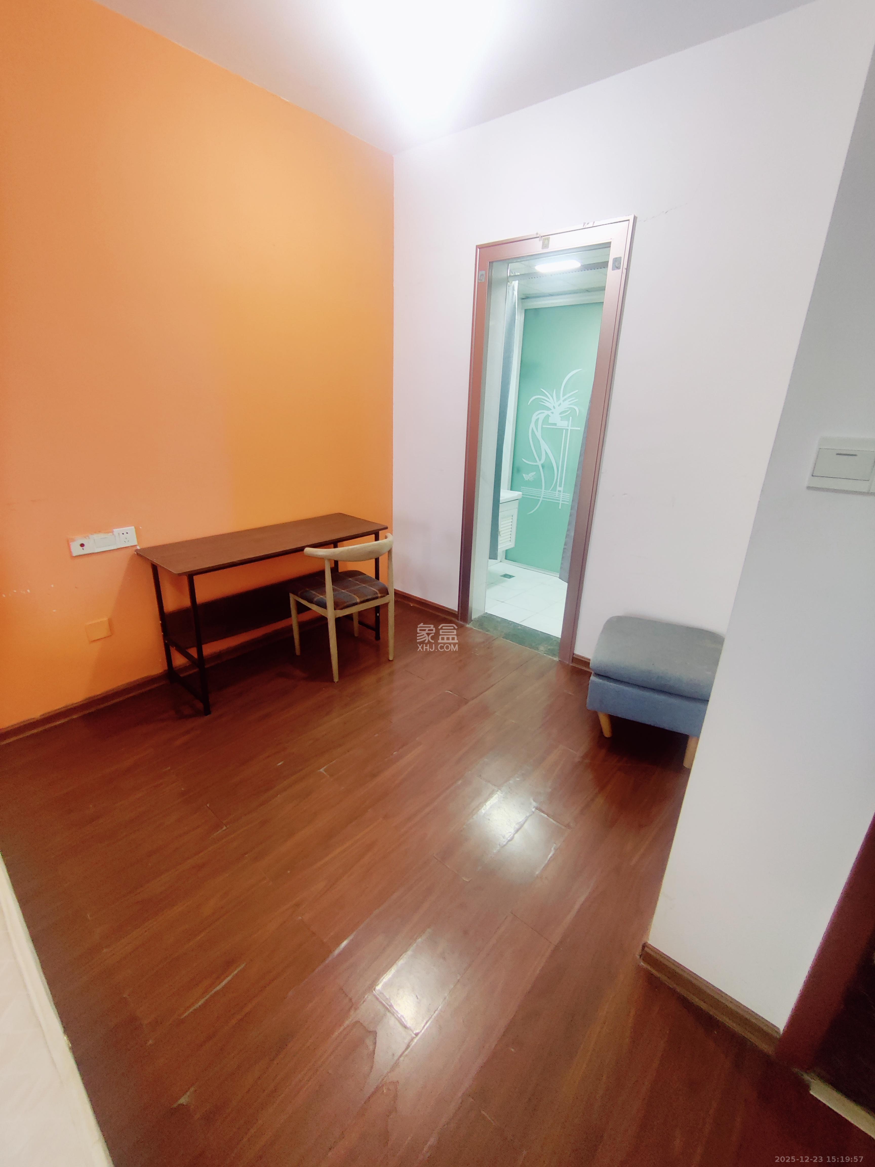 金科世界城  4室2厅2卫    2500.0元/月