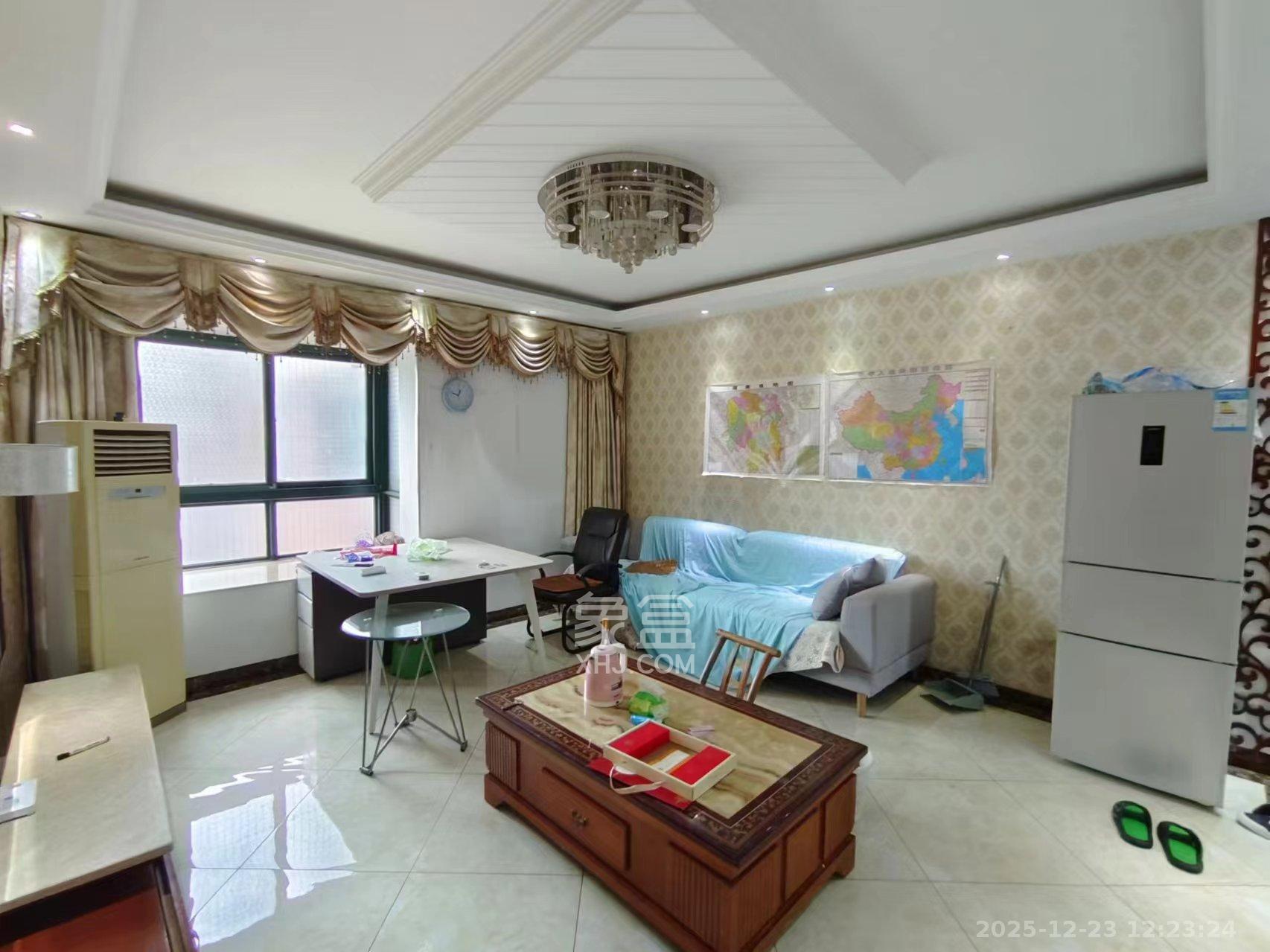 东玺门  4室2厅2卫    3400.0元/月