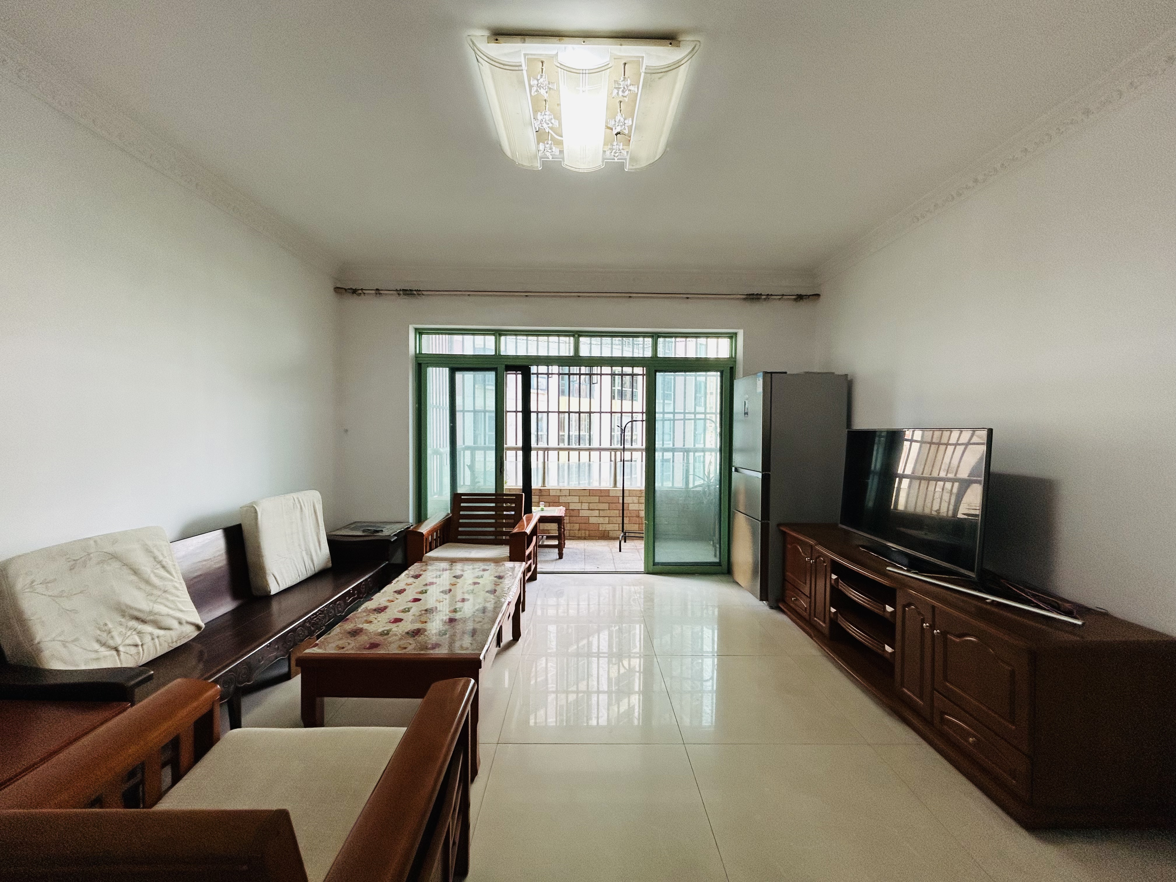 置地花园  4室2厅2卫    3800.0元/月