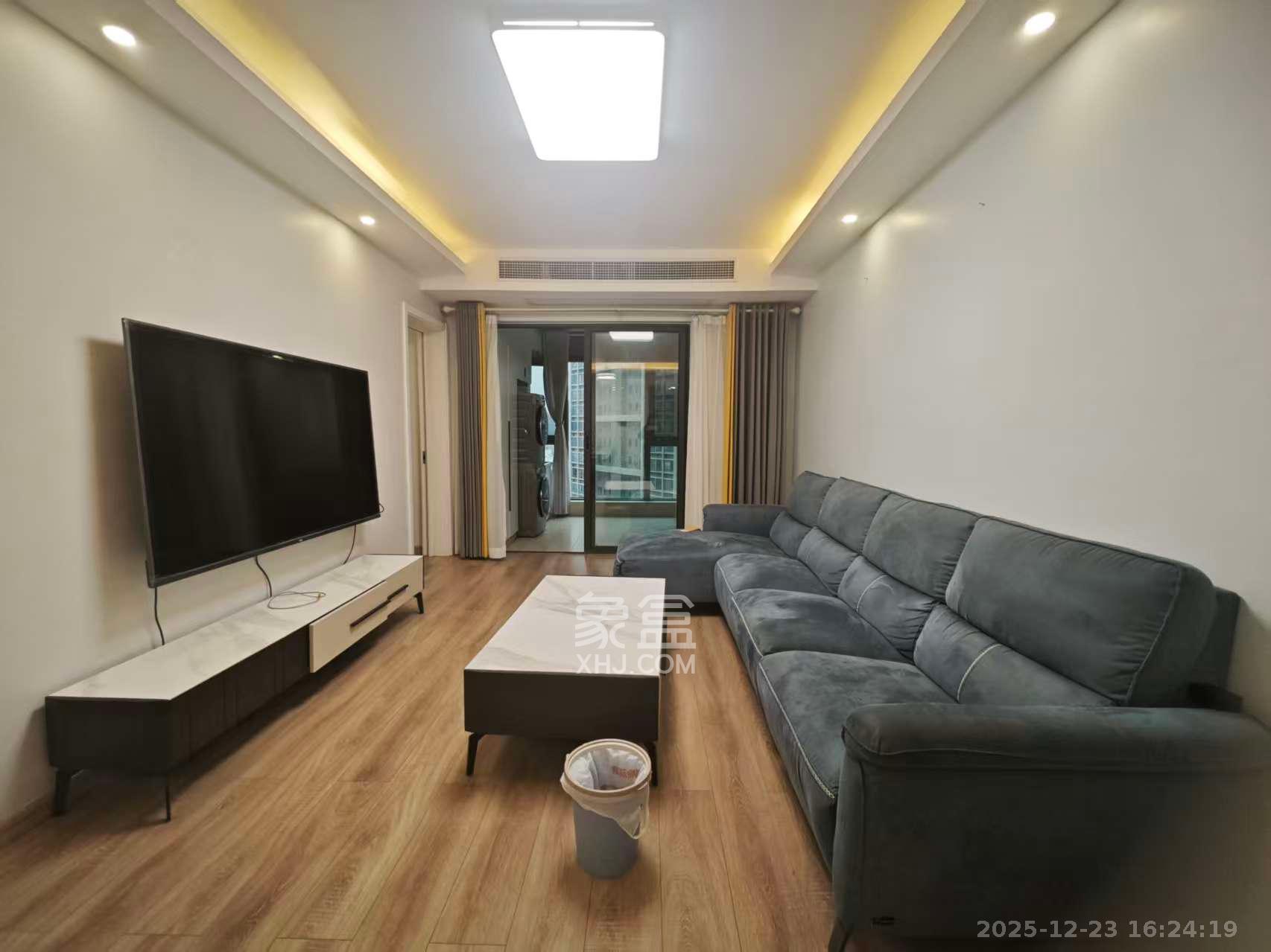 汇金城/嘉华城三期  3室2厅2卫    2800.0元/月