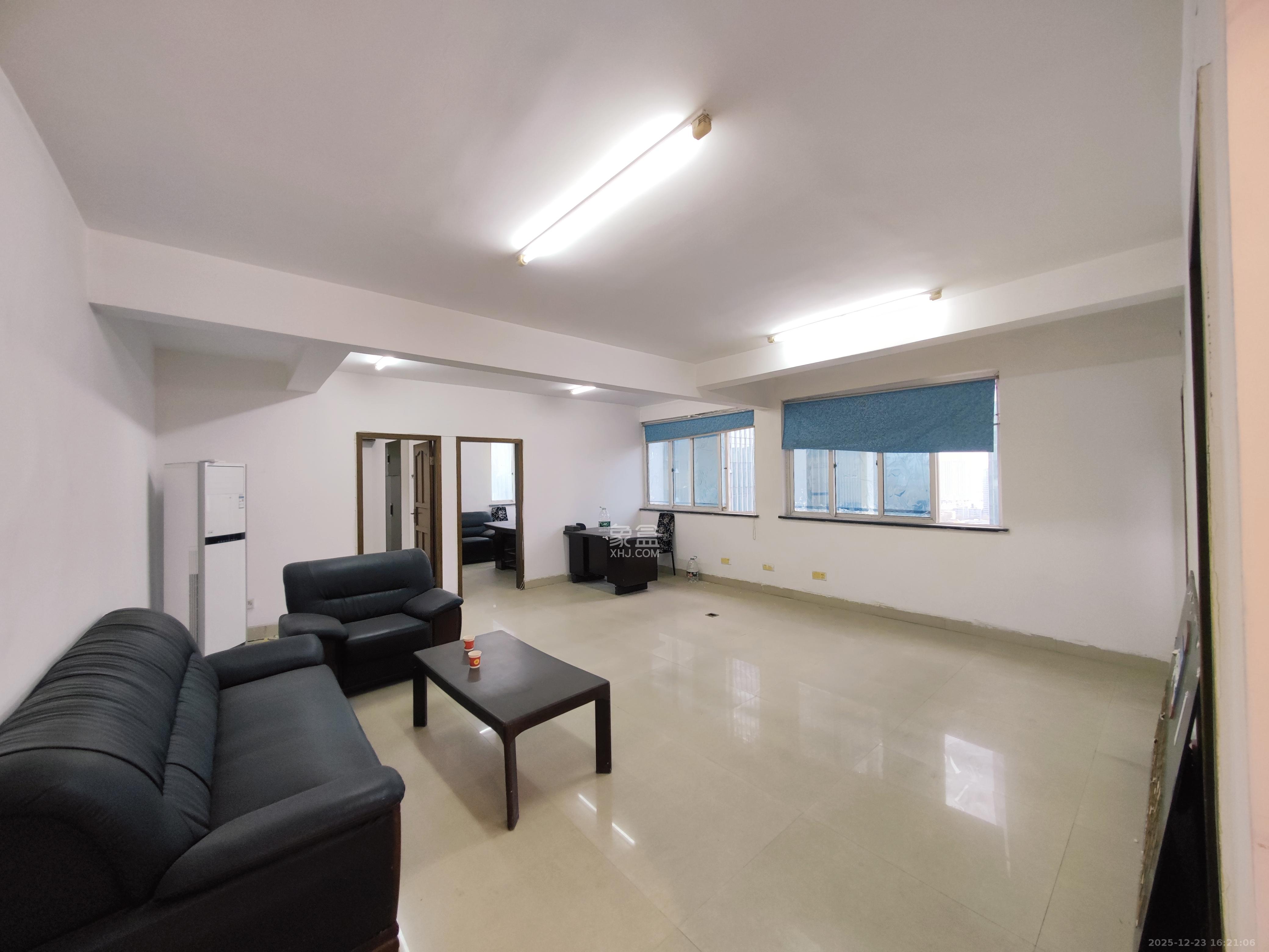 建鸿达现代公寓  2室1厅1卫    2000.0元/月