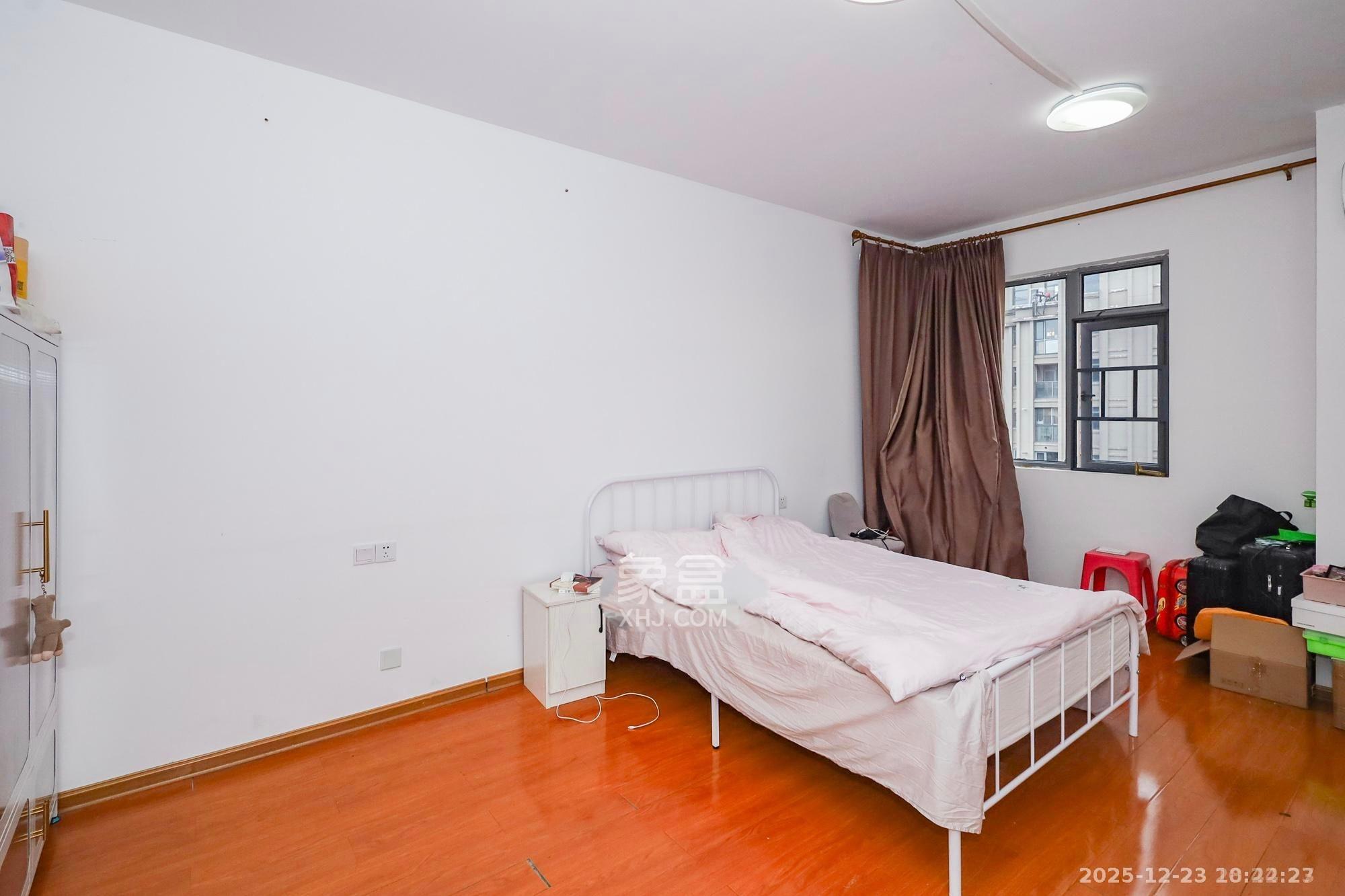 八方小区B区 4室2厅2卫 5500.0元/月 八方小区B区 4室2厅2卫 5500.0元/月室内图