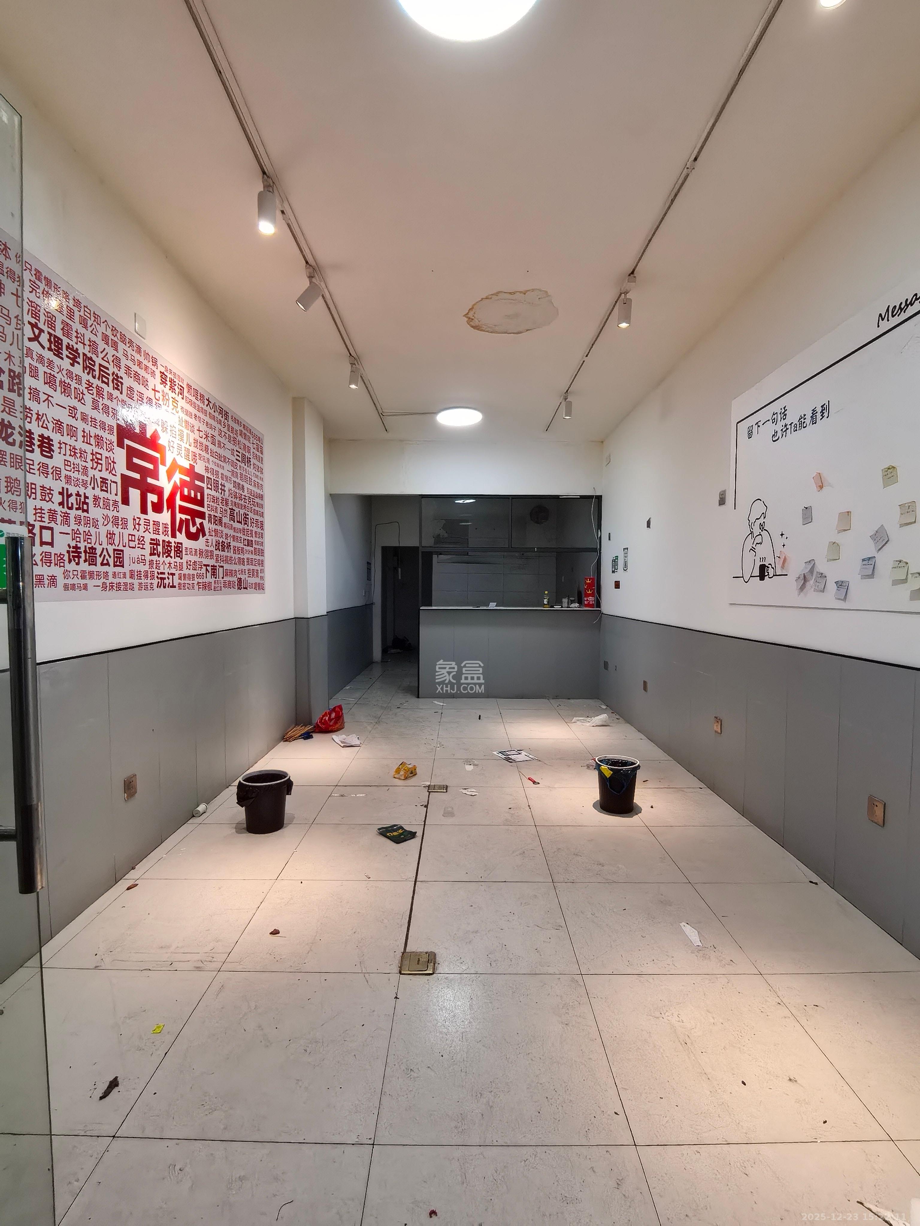 中南汽车世界   44.0㎡      3500.0元/月室内图