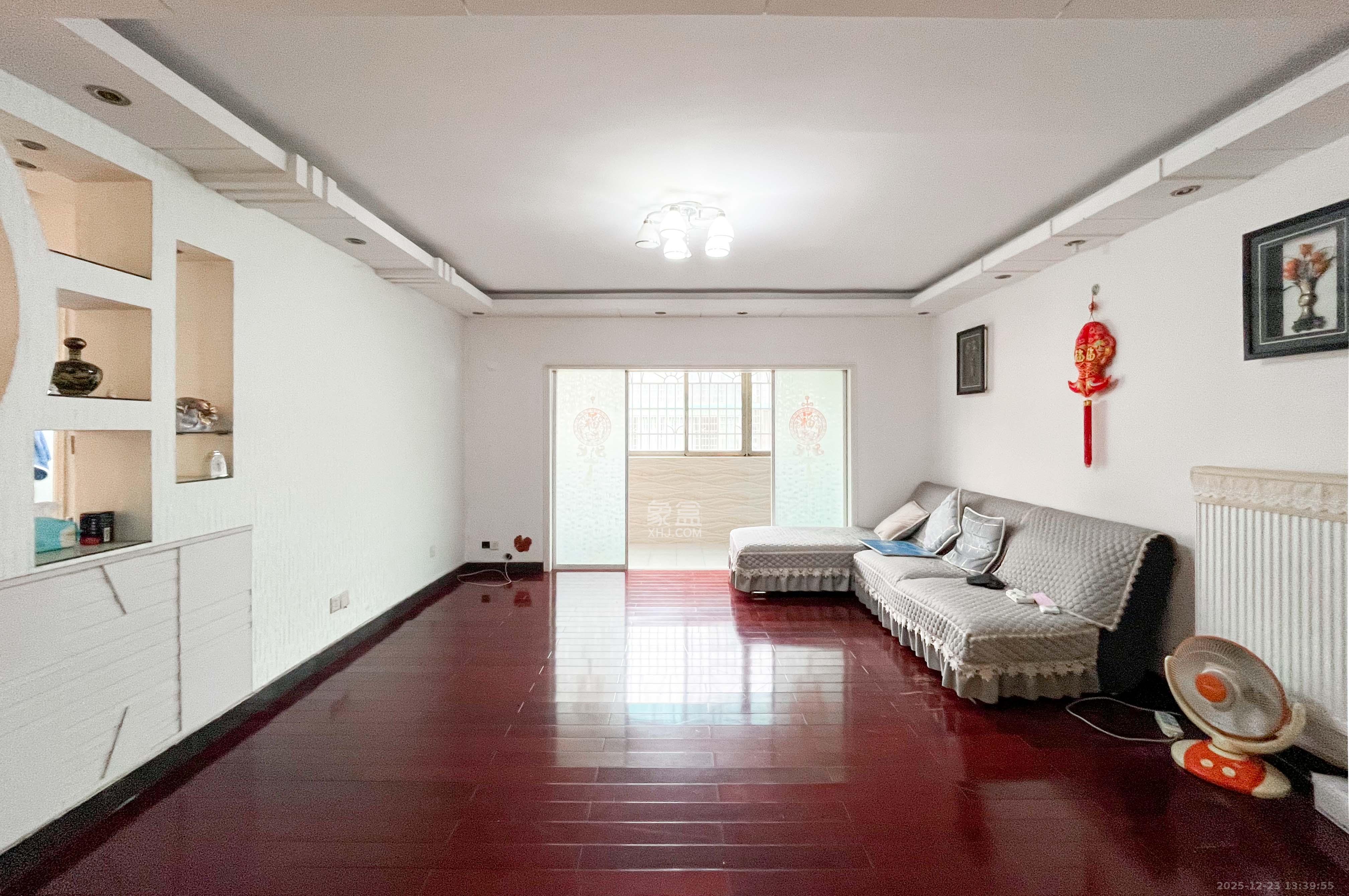 红叶山庄  3室2厅1卫    100.0万