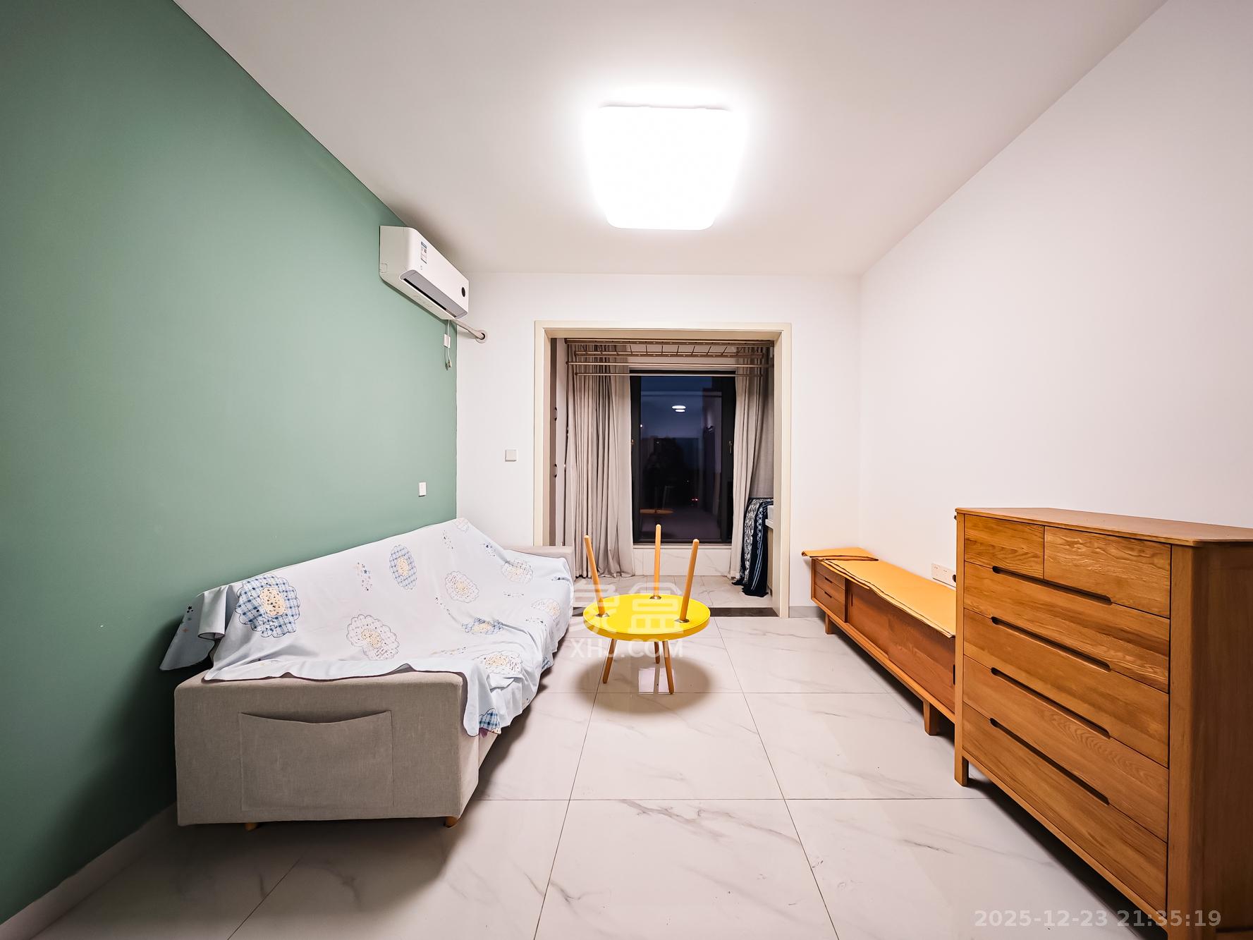 绿地海外滩一期  2室2厅1卫    60.0万