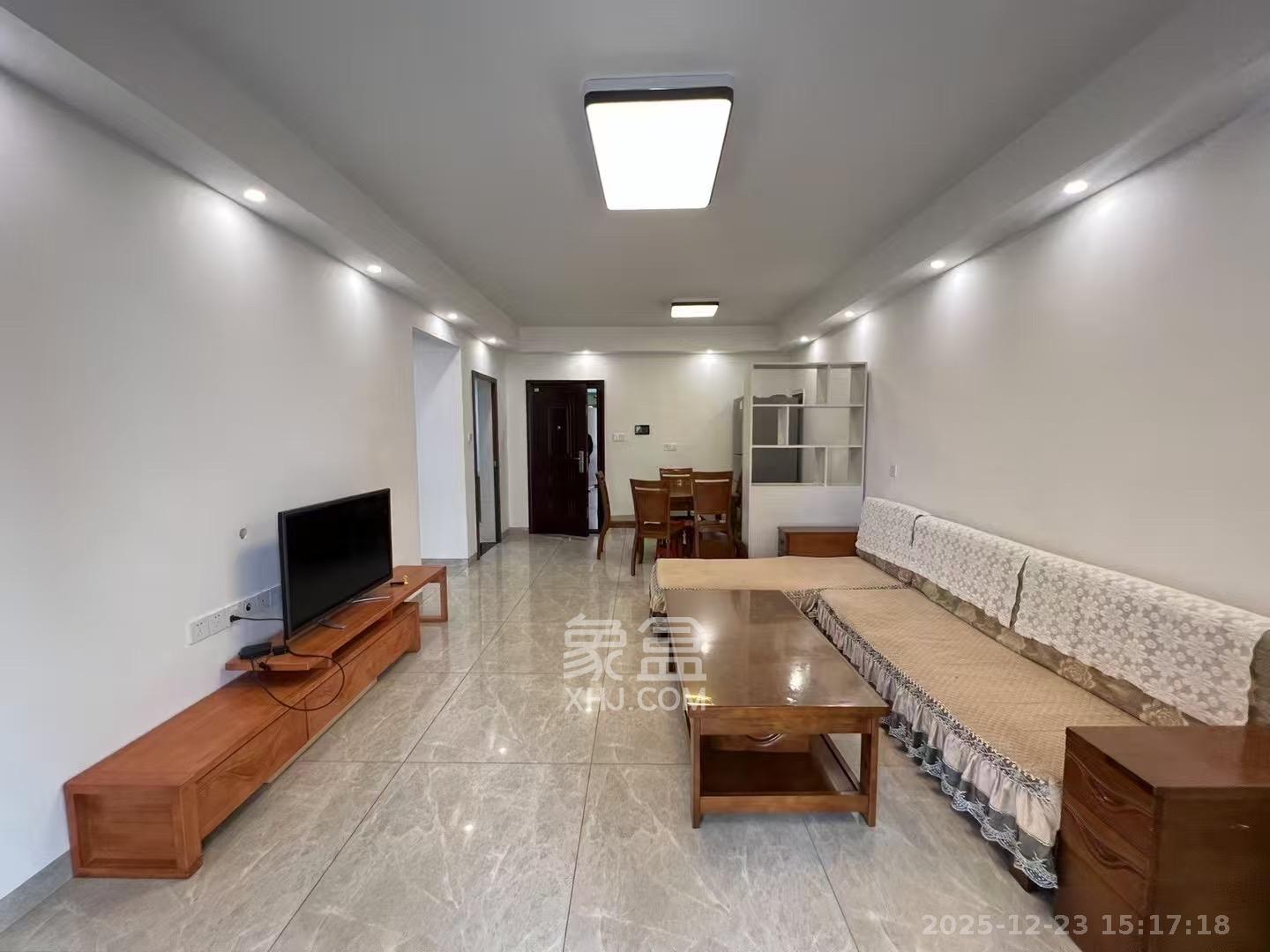 星城春晓  3室2厅1卫    2000.0元/月