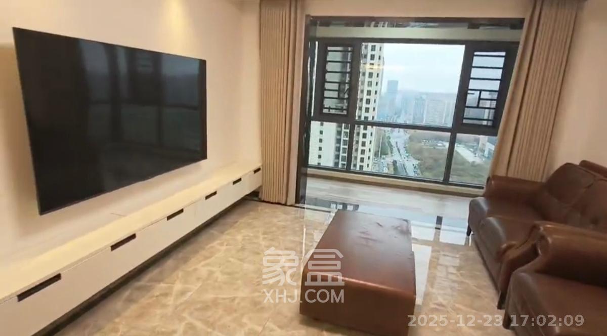 绿地长沙城际空间站（绿地新里佳苑）  4室2厅2卫    4000.0元/月