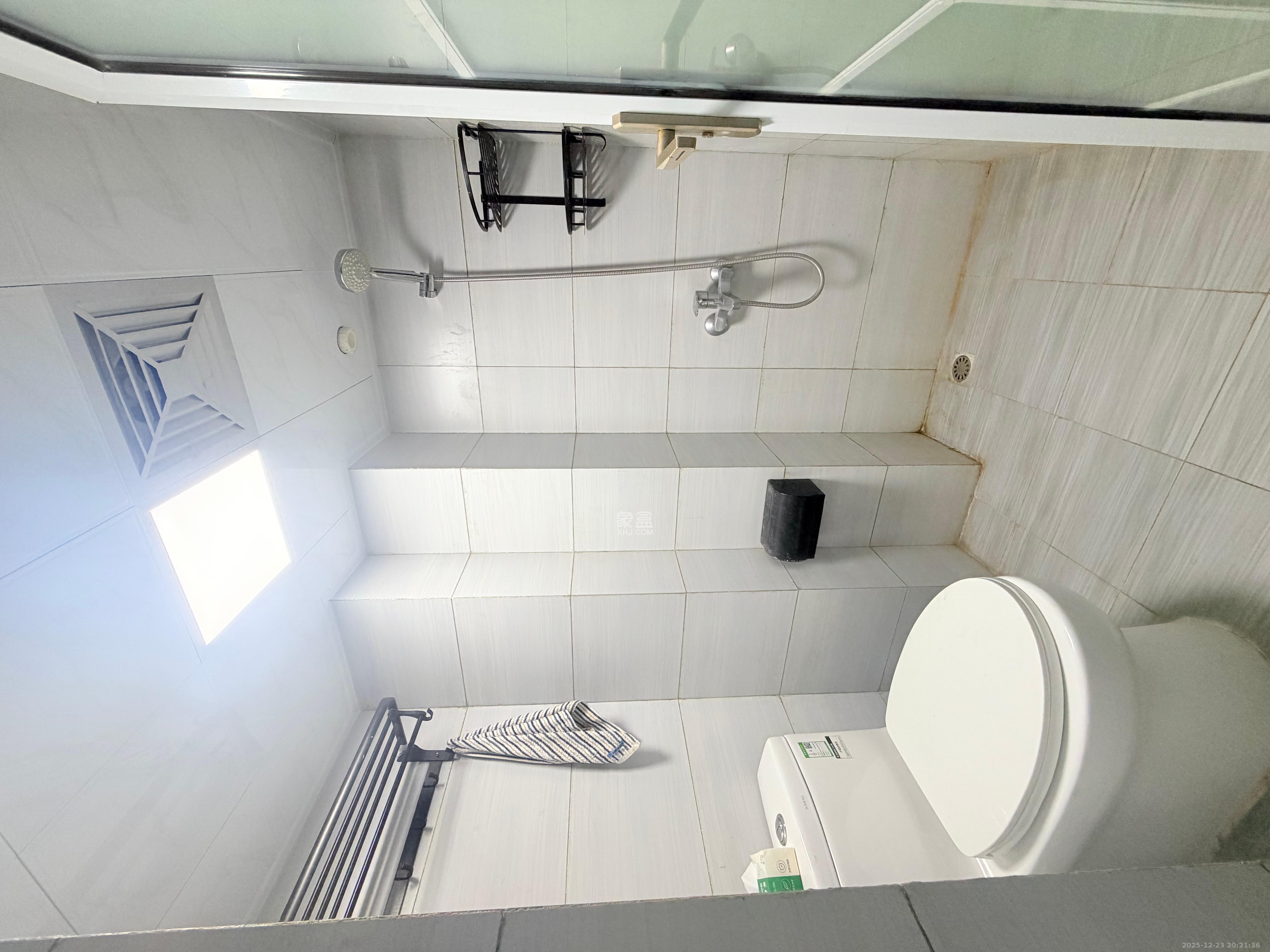 学府星城  1室0厅0卫    1700.0元/月室内图