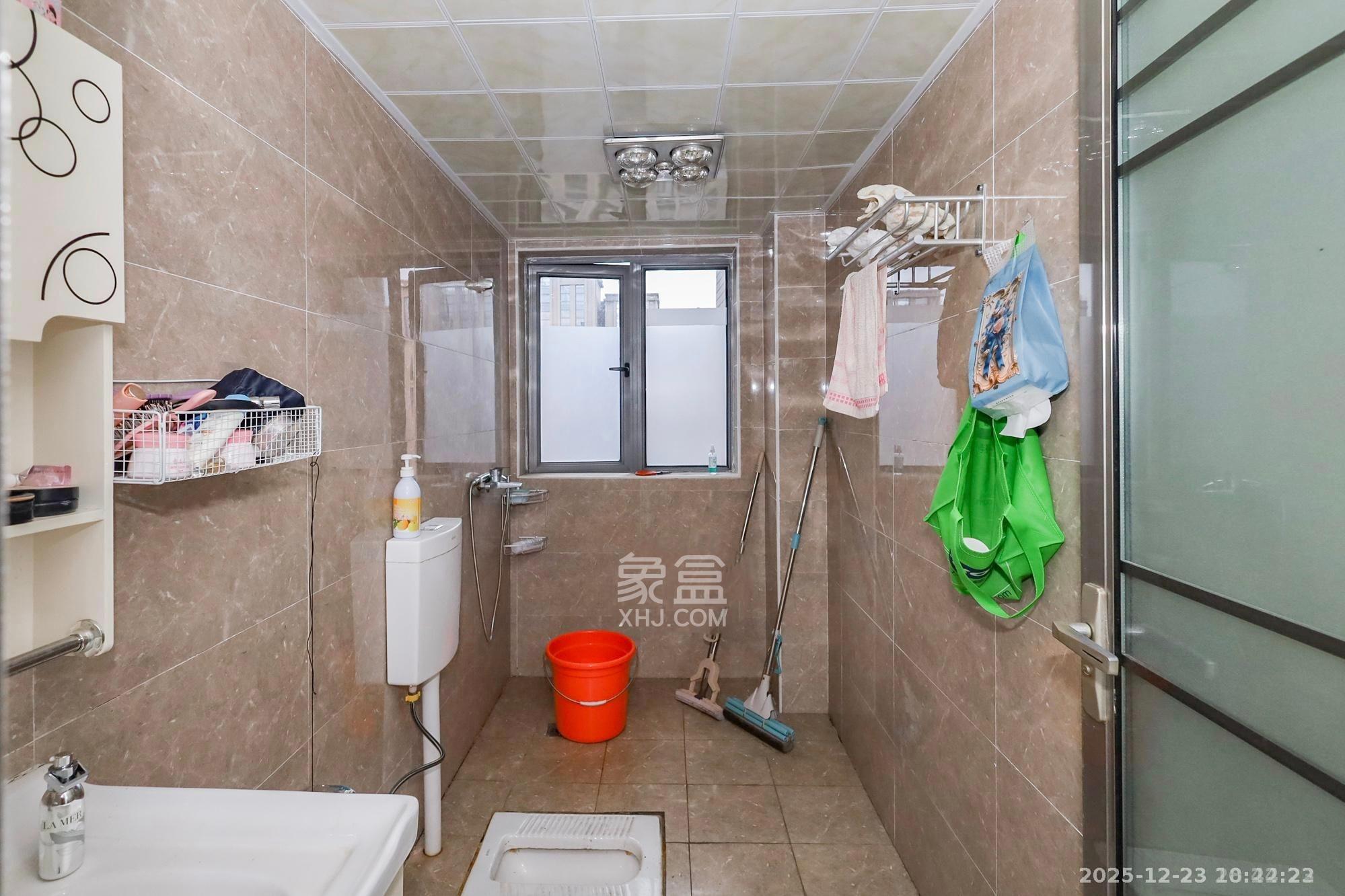 八方小区B区  4室2厅2卫    5500.0元/月室内图