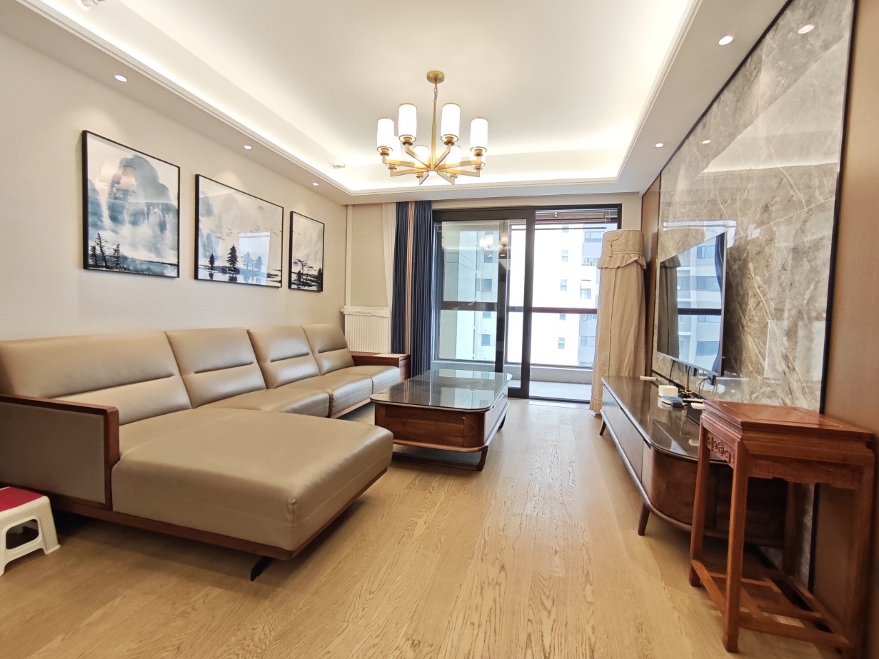 万科里金域国际  4室2厅2卫    242万  年前必卖好房