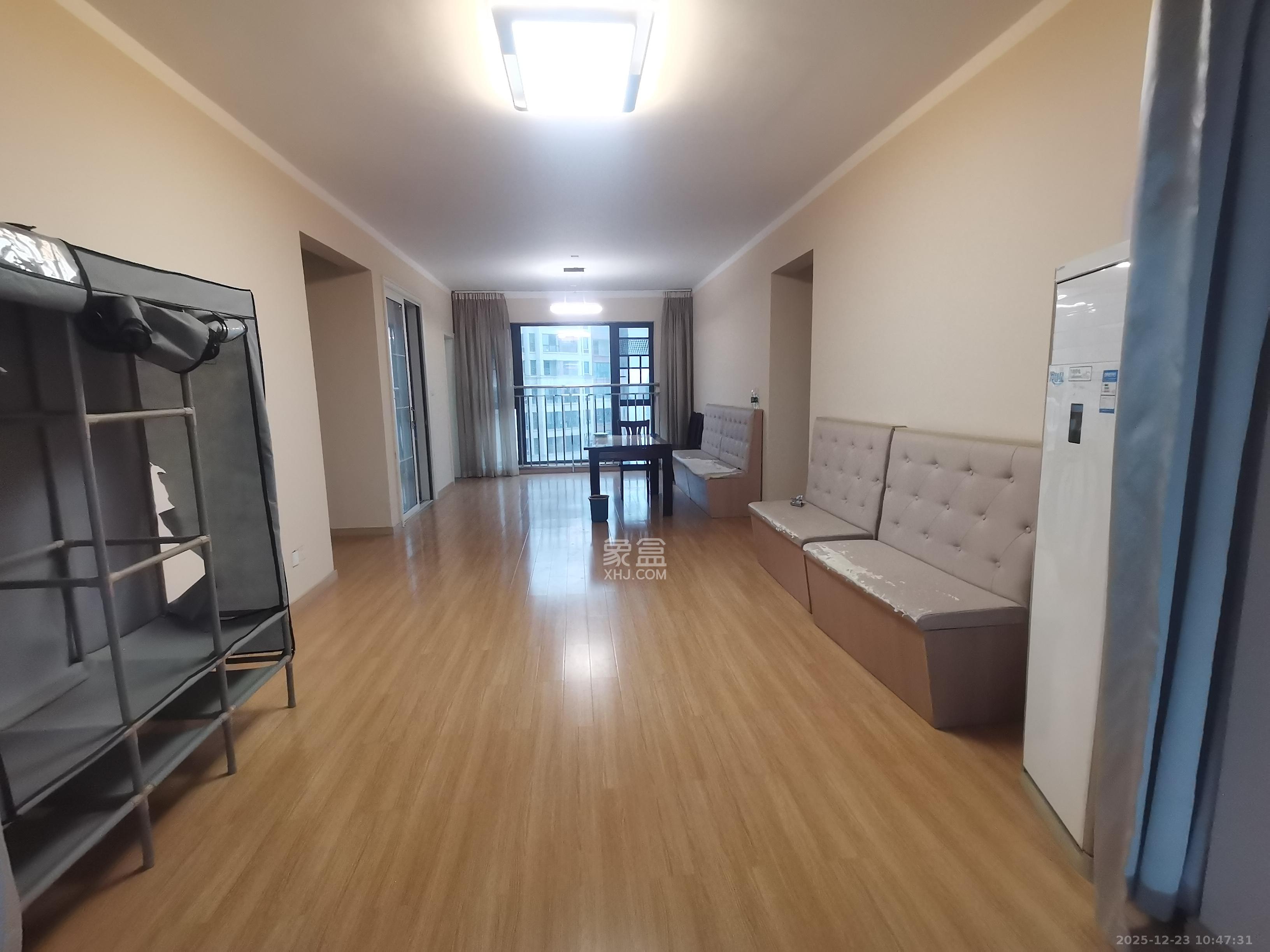 长沙雅居乐花园  4室2厅2卫    2500.0元/月