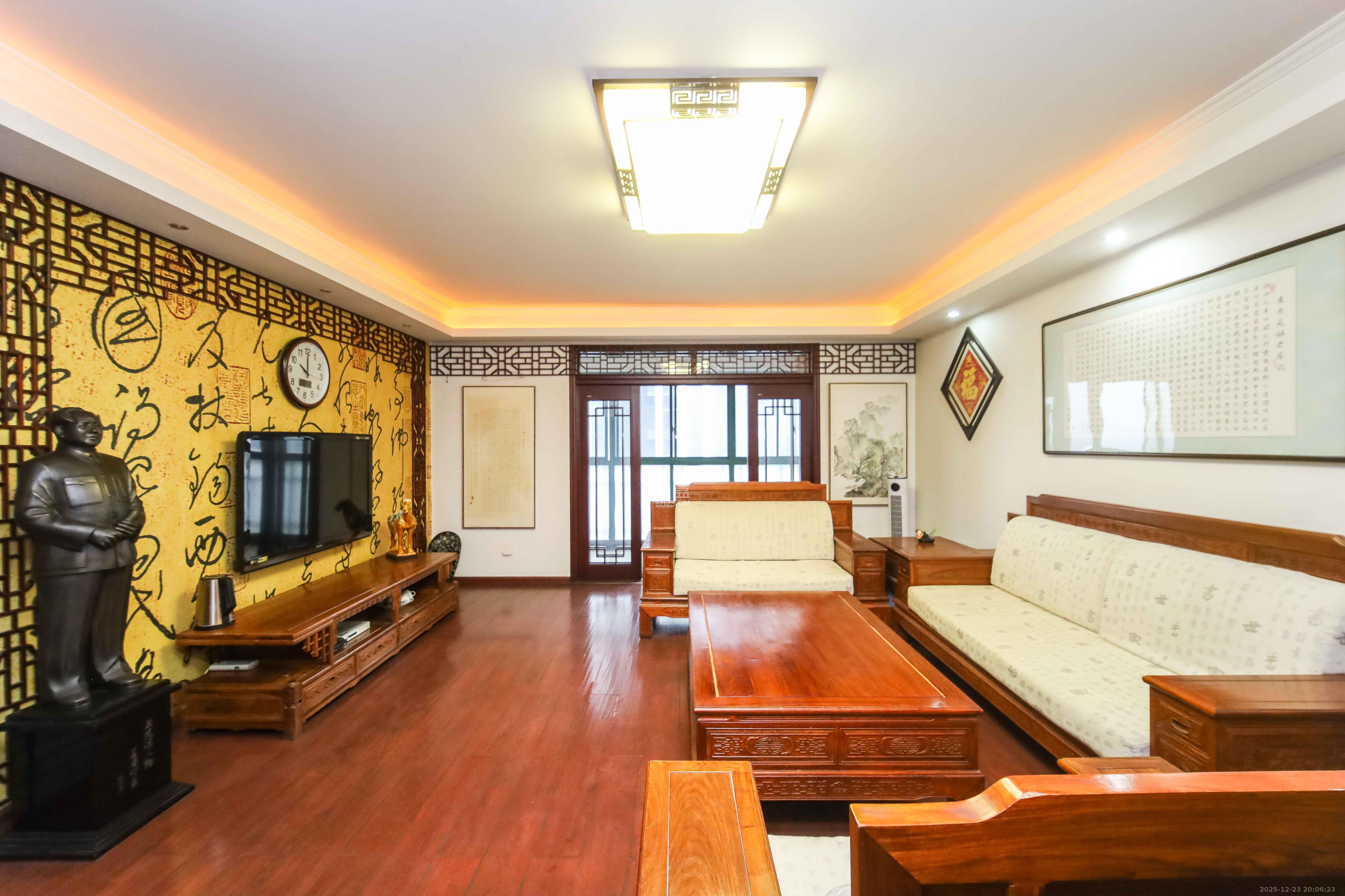 东来苑  5室2厅2卫    158.0万