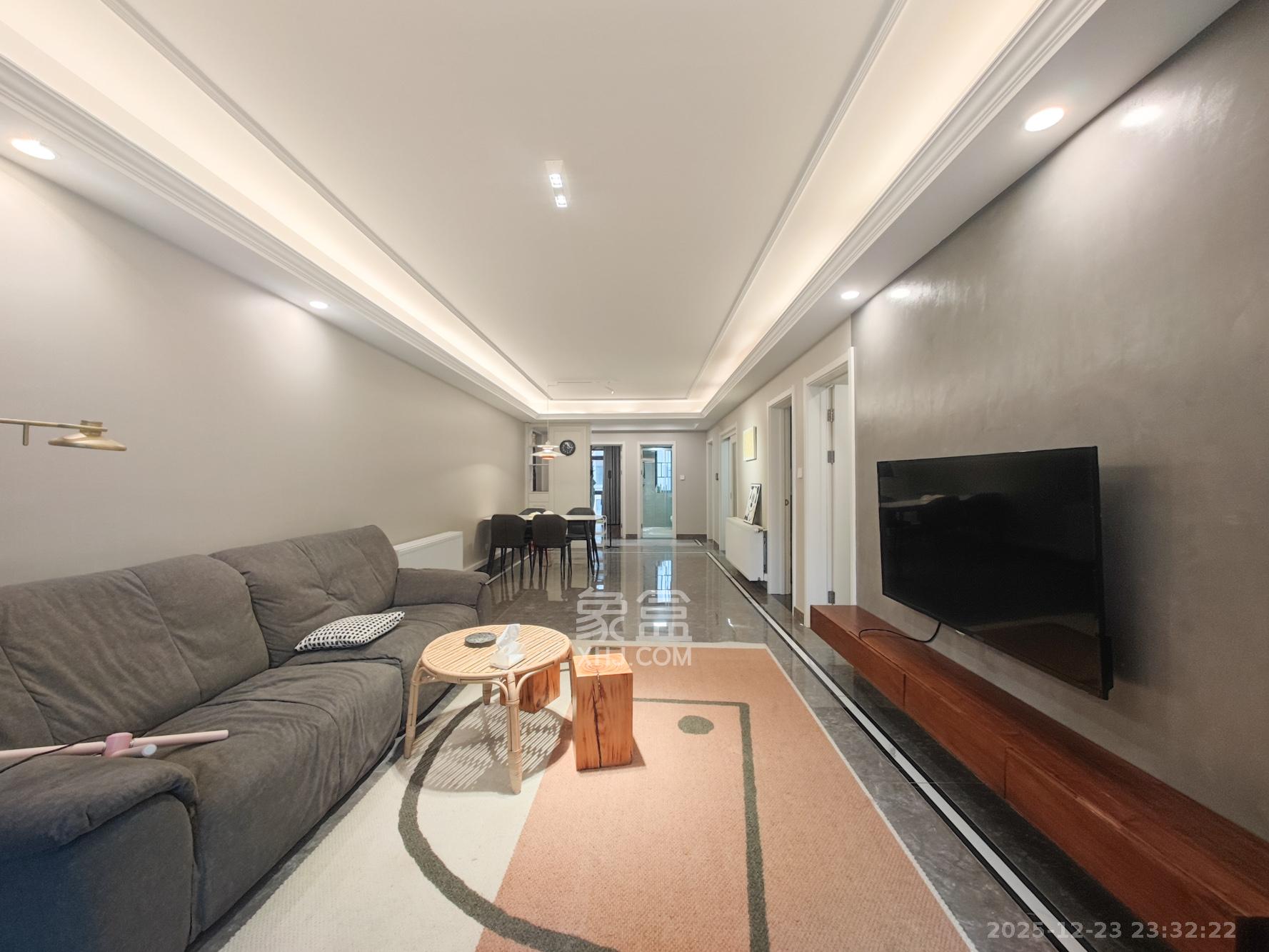 中海珑悦府  4室2厅2卫    135.0万