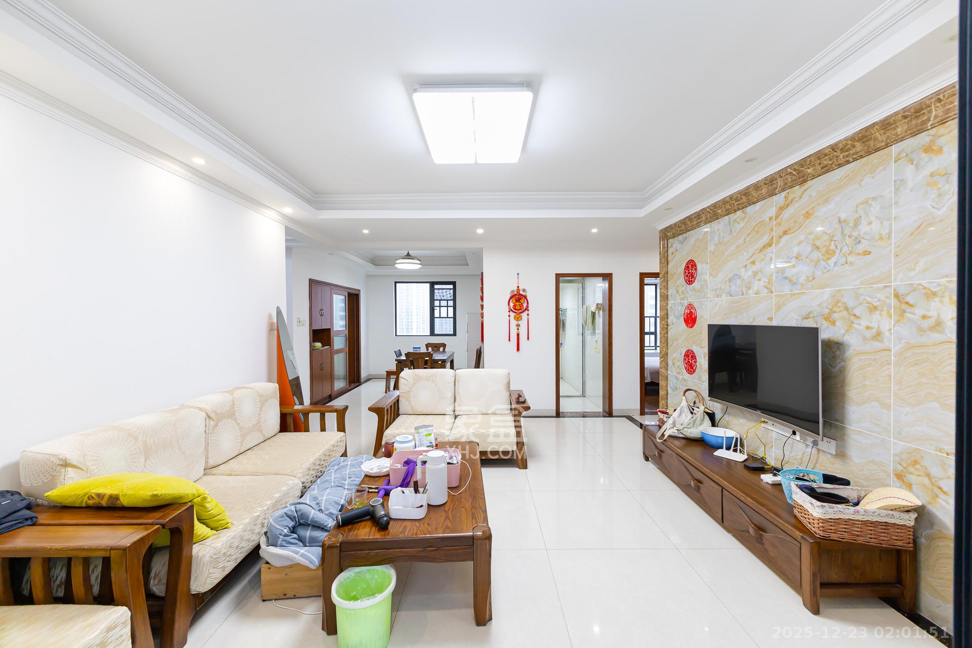 名家翡翠花园  4室2厅1卫    99.8万