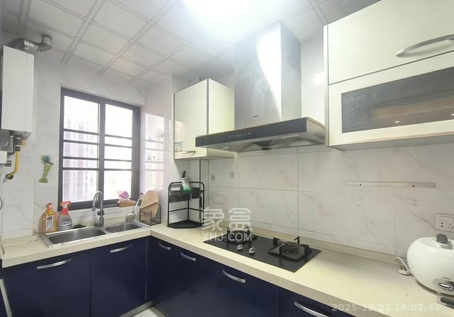 南山雍江汇(滨江国际新城) 3室2厅2卫 3500.0元/月 南山雍江汇(滨江国际新城) 3室2厅2卫 3500.0元/月室内图