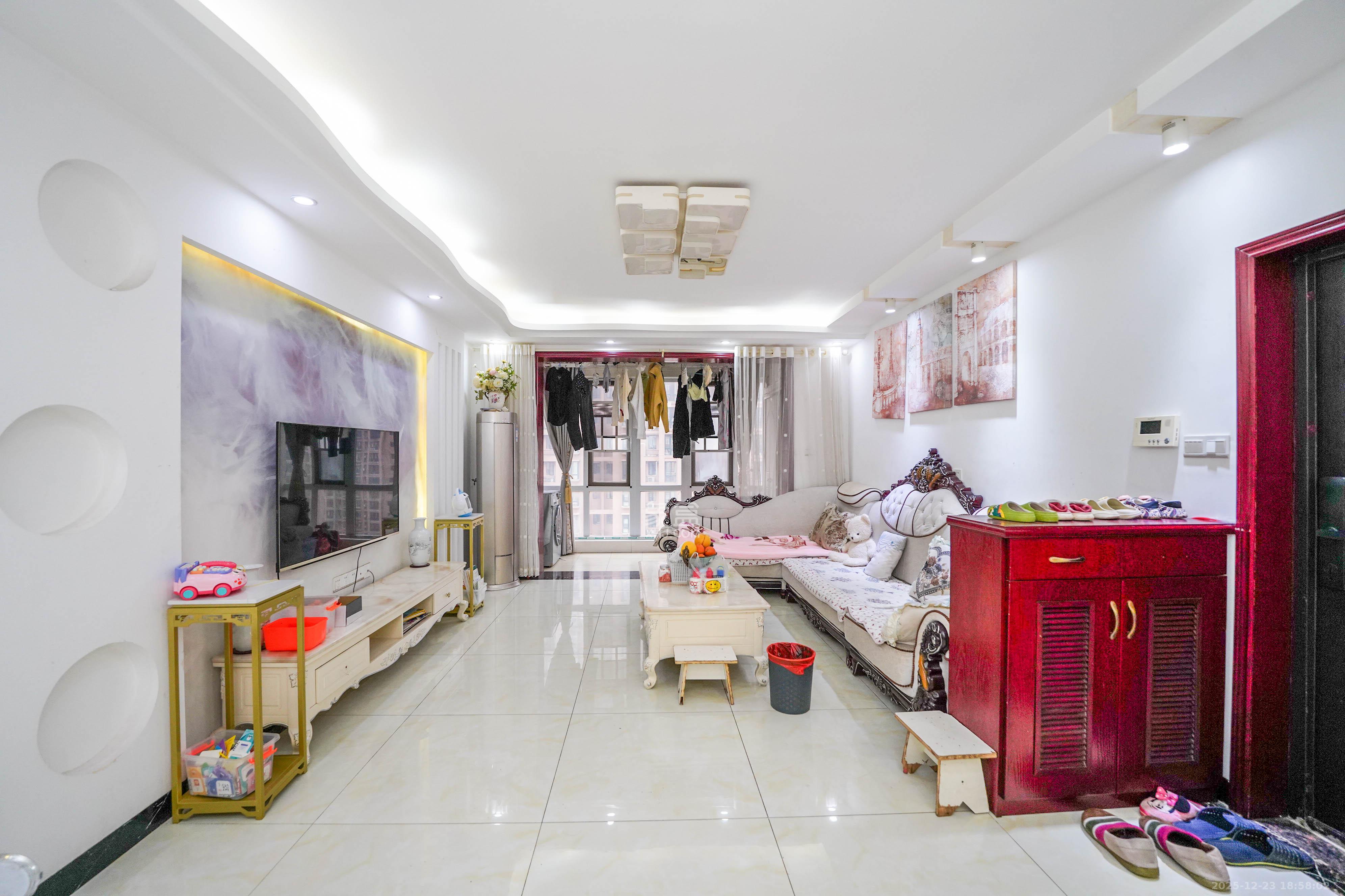 丽发新城  3室2厅2卫    89.8万