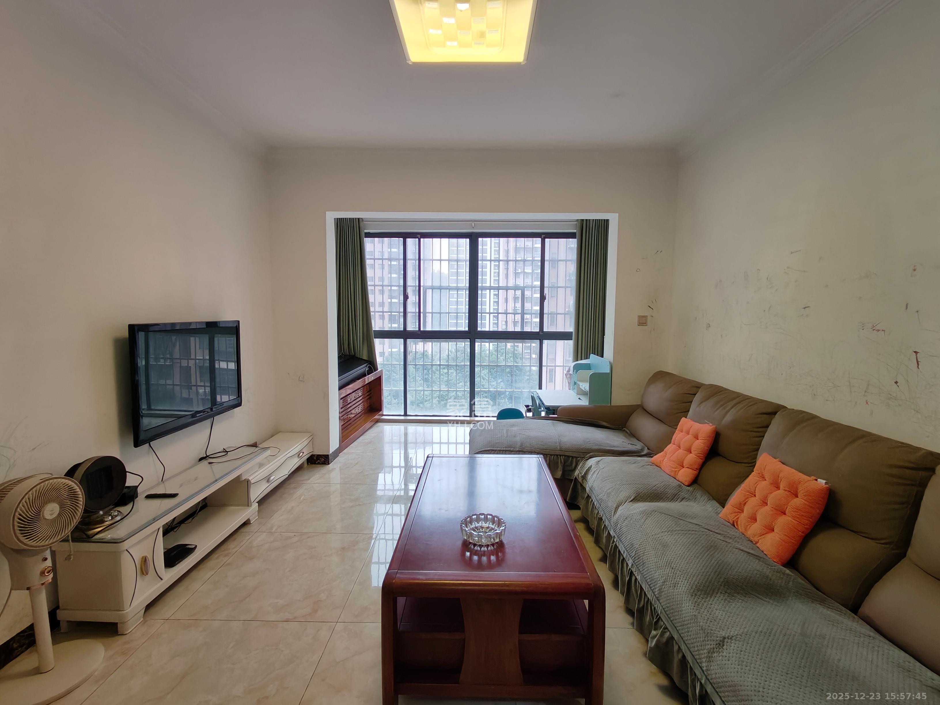 山水新城  2室2厅1卫    1700.0元/月