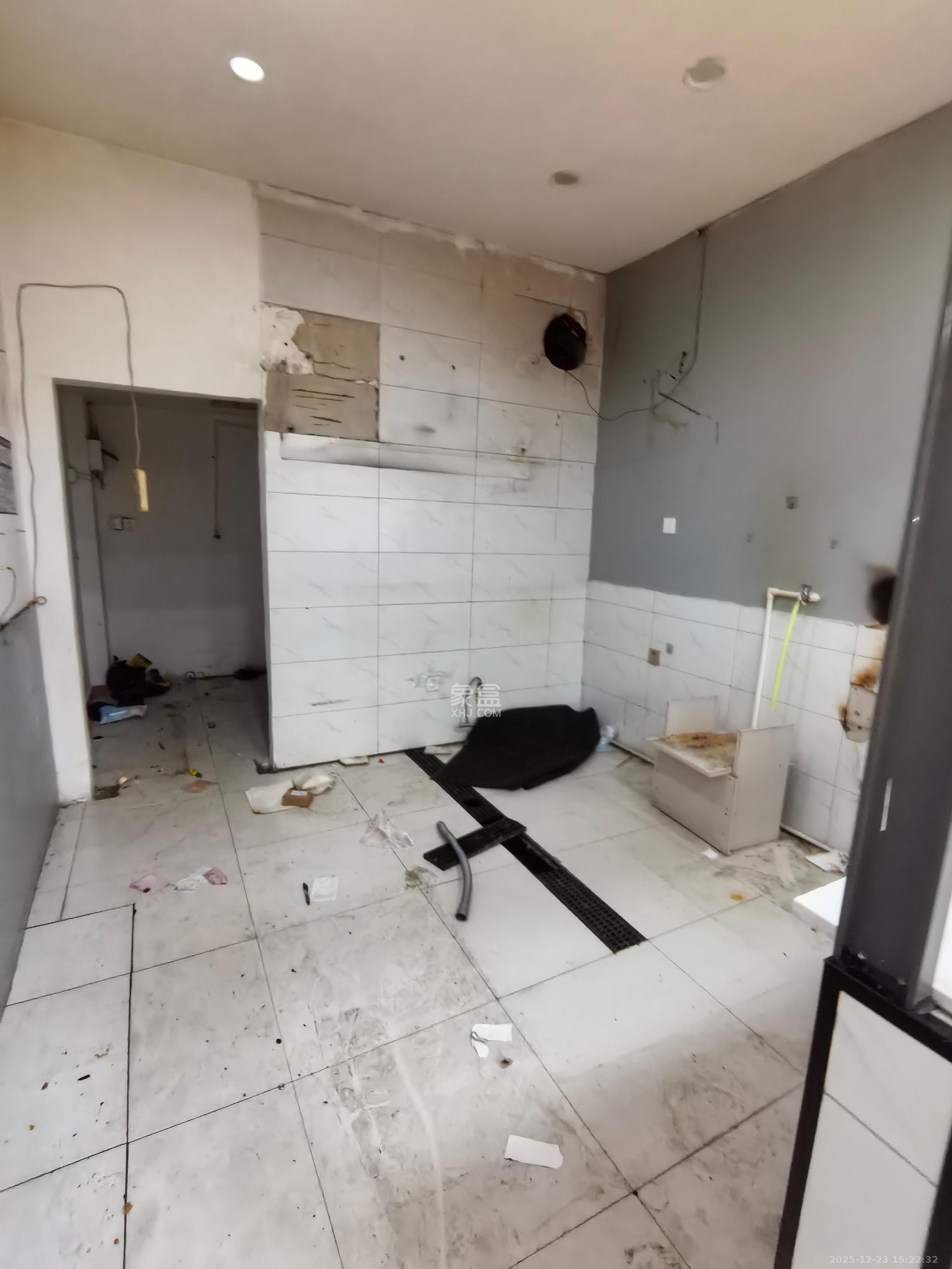 中南汽车世界   44.0㎡      3500.0元/月室内图