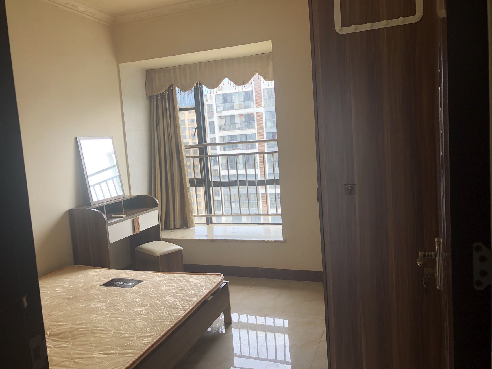 伊泰天骄一期  2室2厅1卫    1800.0元/月