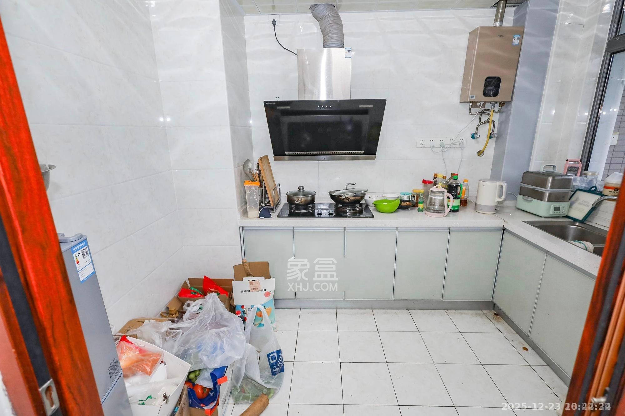 八方小区B区  4室2厅2卫    5500.0元/月室内图