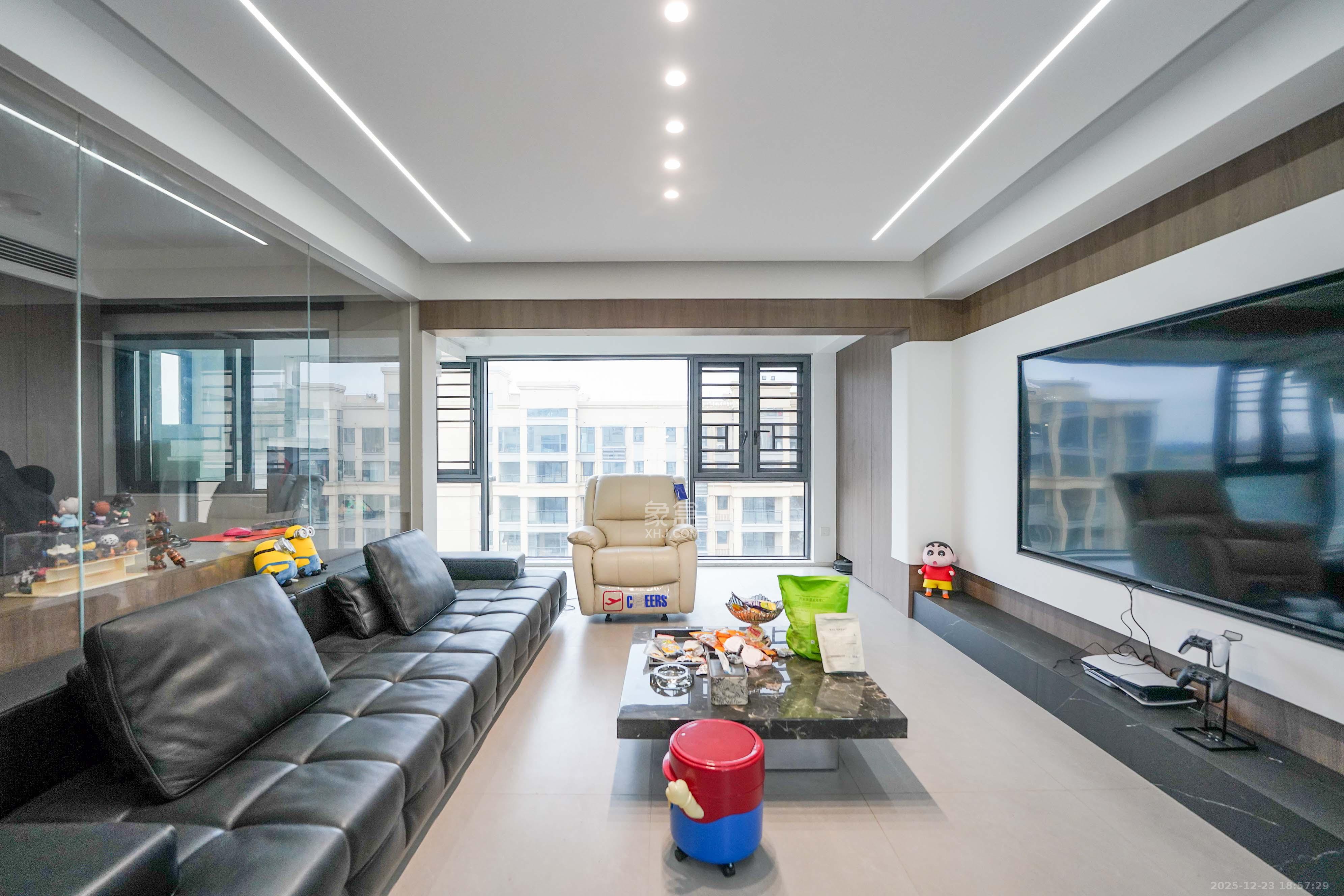 丽发新城  4室2厅2卫    148.0万