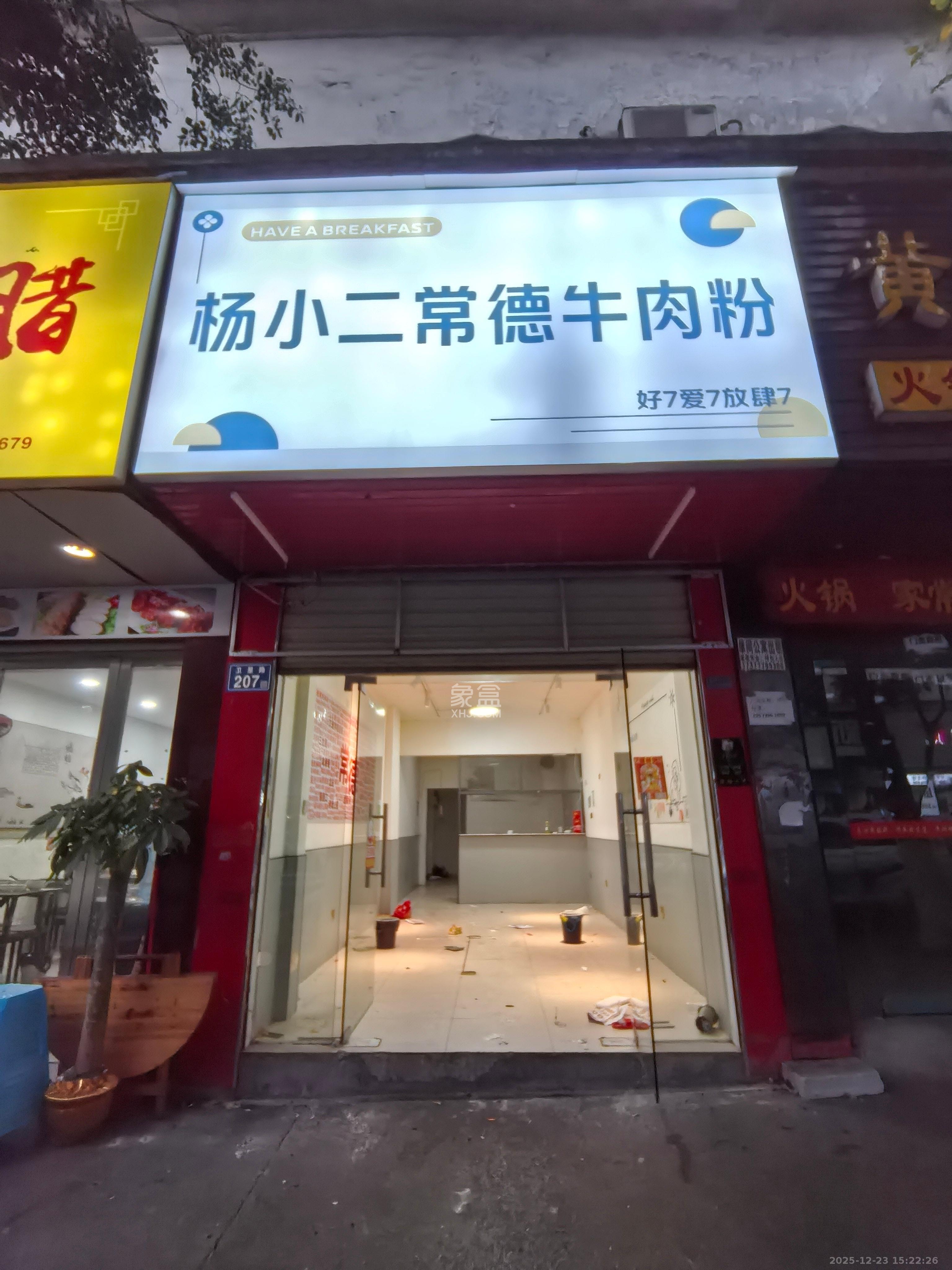 中南汽车世界   44.0㎡      3500.0元/月室内图