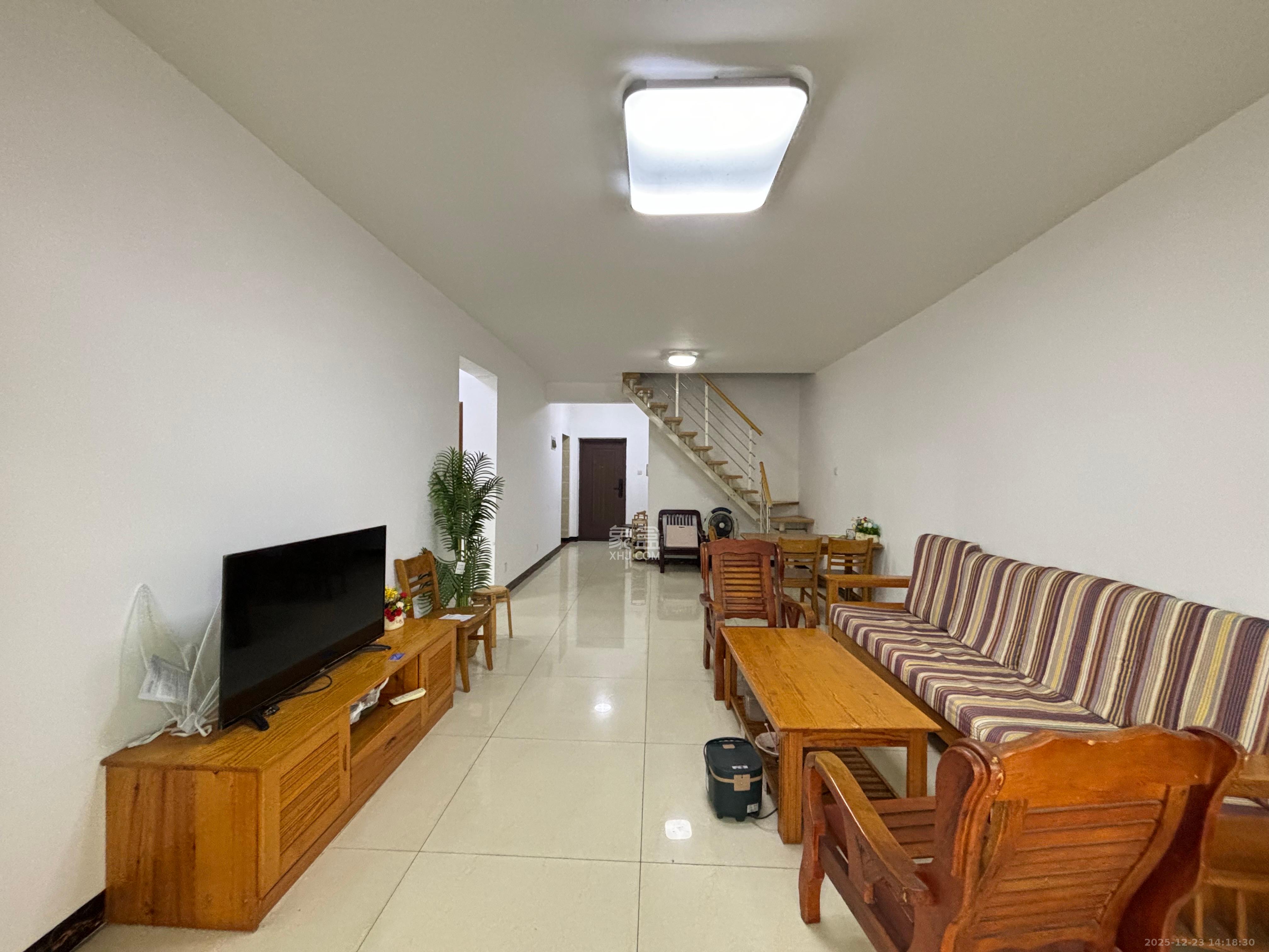 保利花园  5室2厅2卫    2000.0元/月