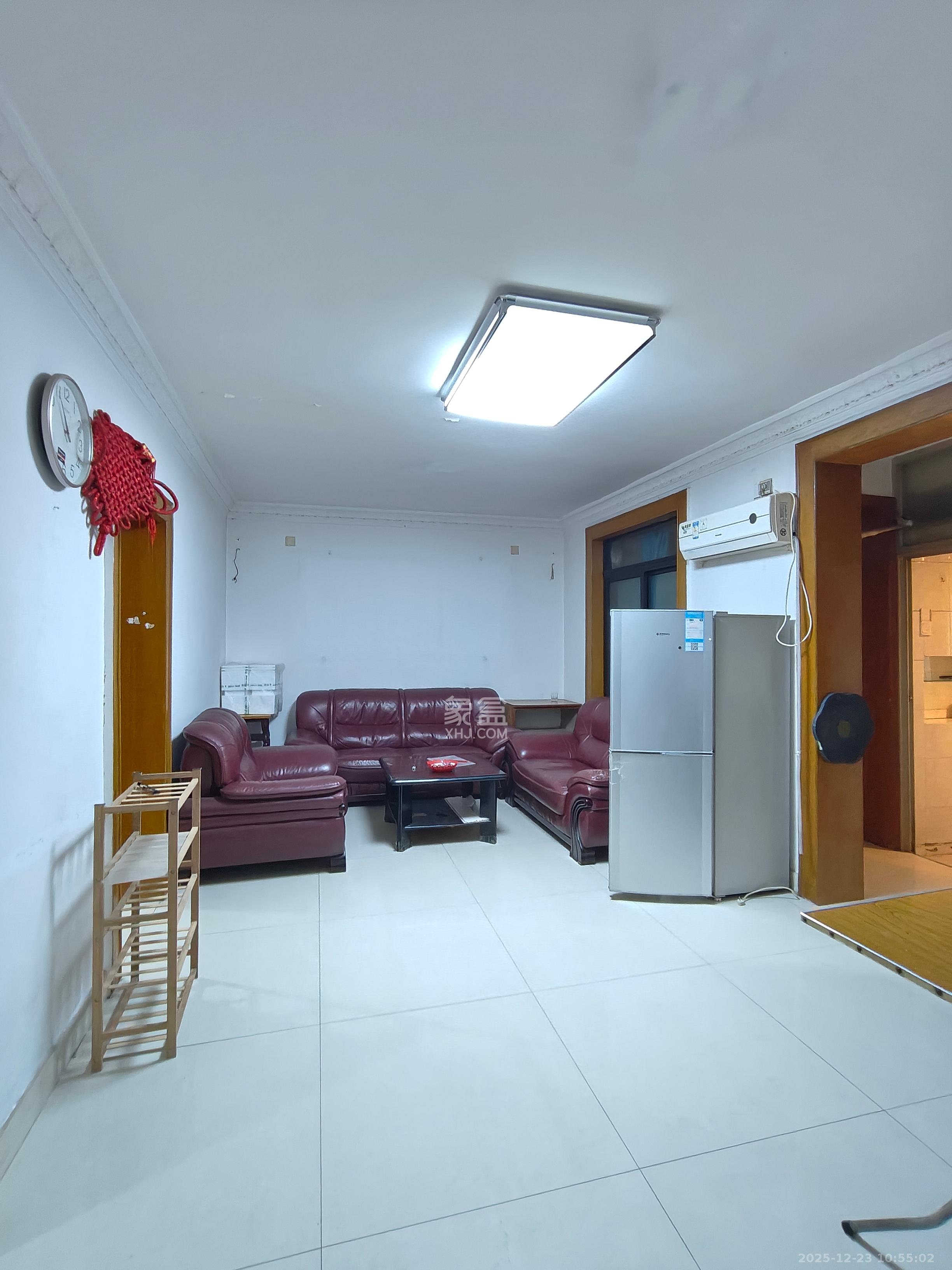 韭菜园  3室1厅1卫    2500.0元/月