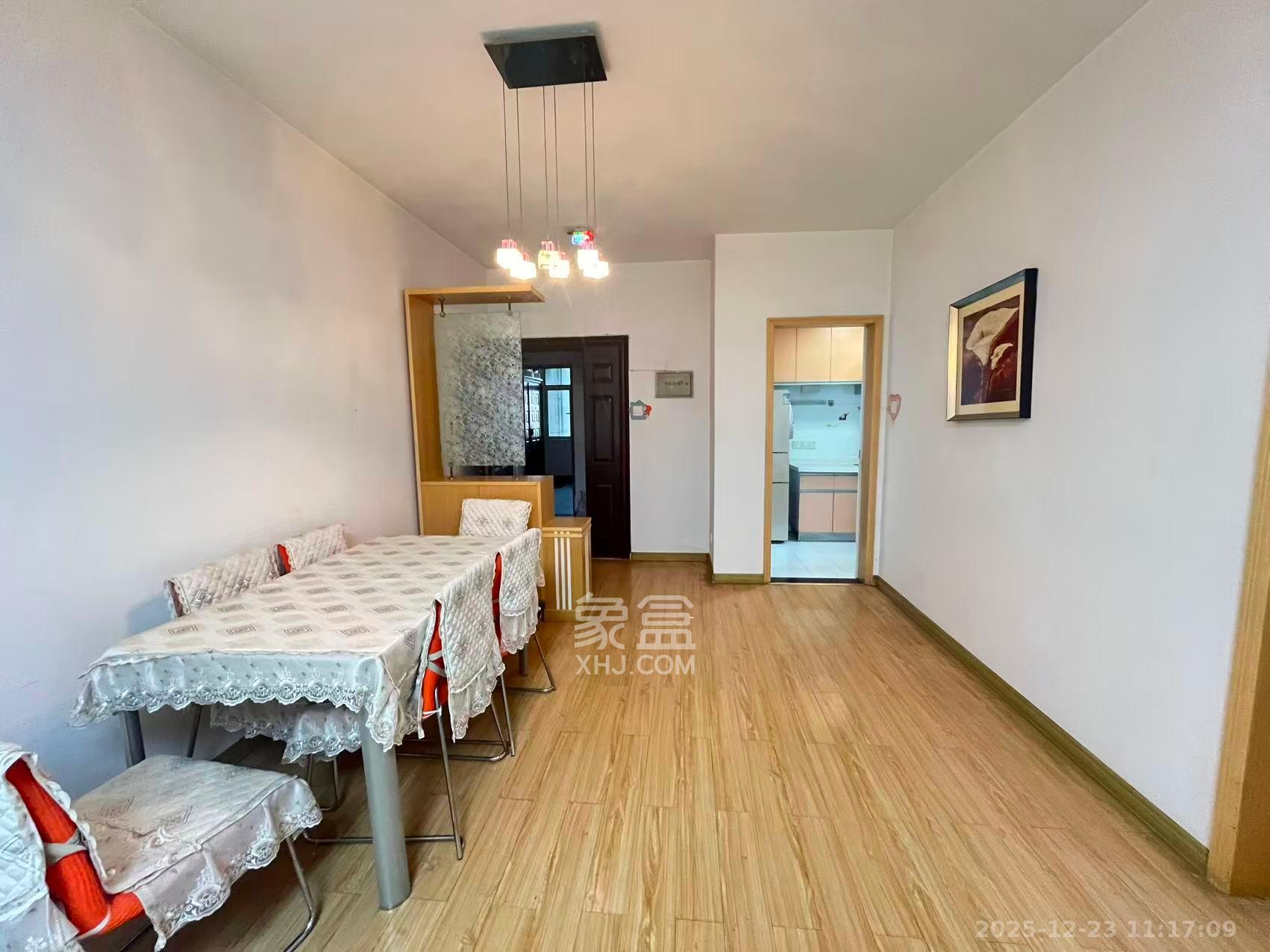 湘麓国际  2室2厅1卫    2300.0元/月