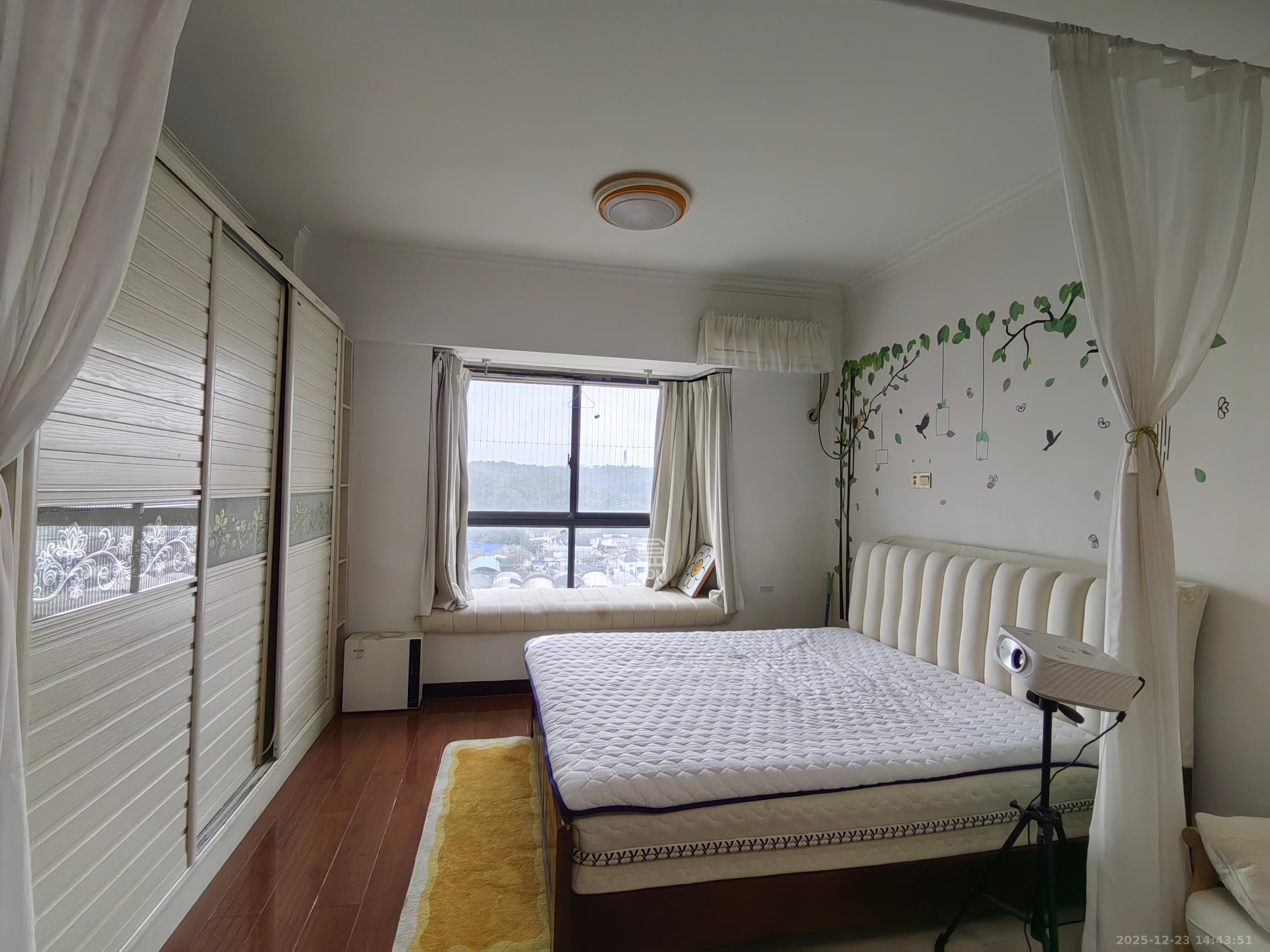 世纪桃花苑  1室1厅1卫    1400.0元/月