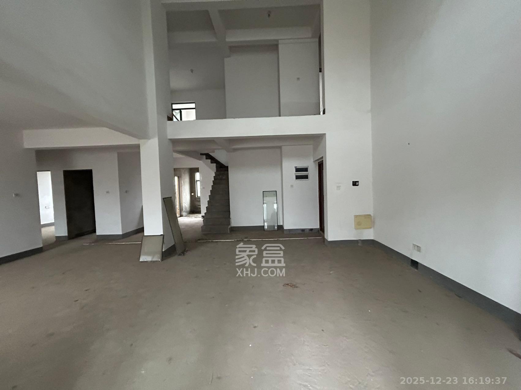 和美星城  5室2厅4卫    177.0万