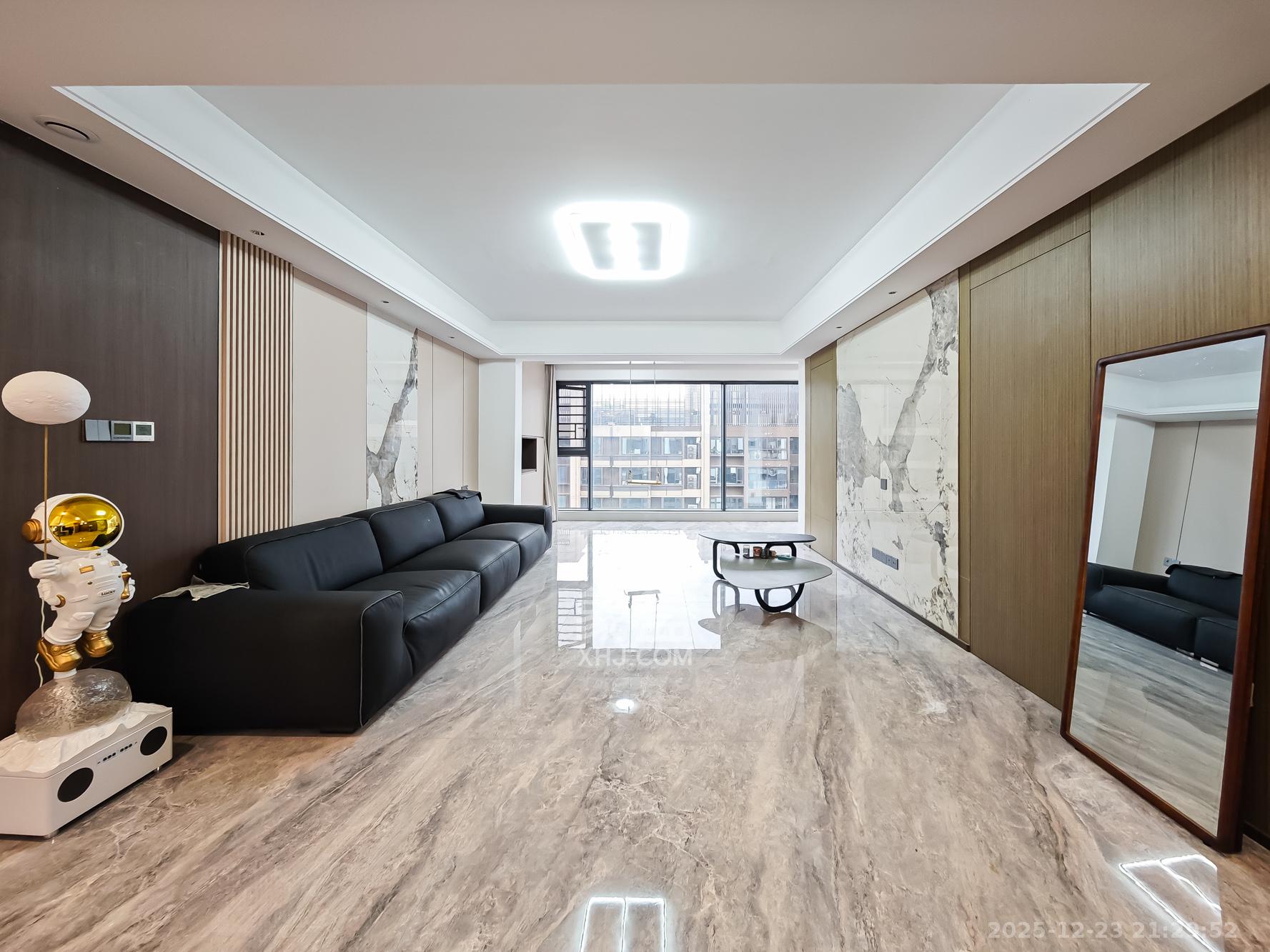 中欣楚天御府B区观澜  4室2厅2卫    239.0万