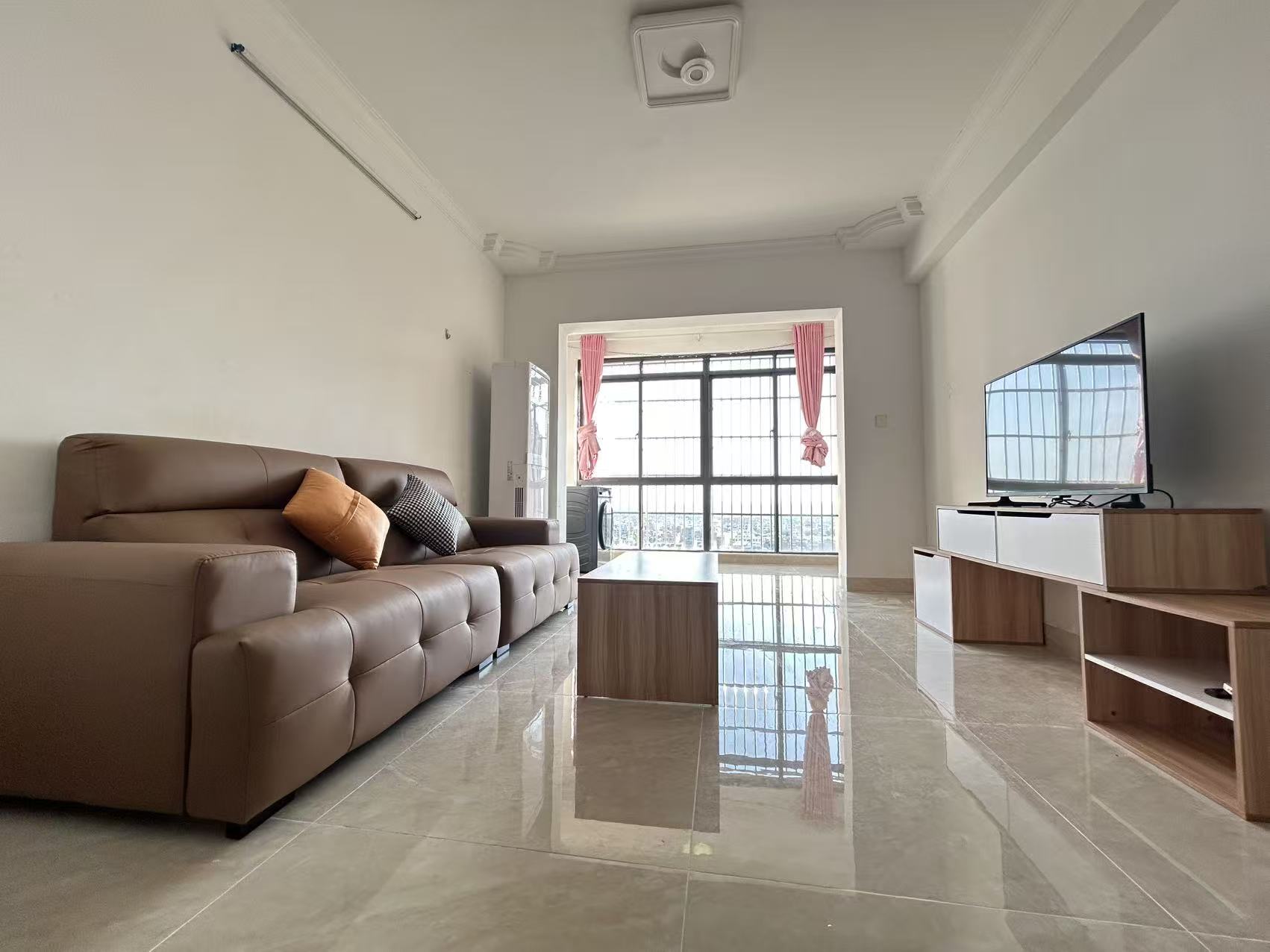 香榭花园  2室2厅1卫    2500.0元/月