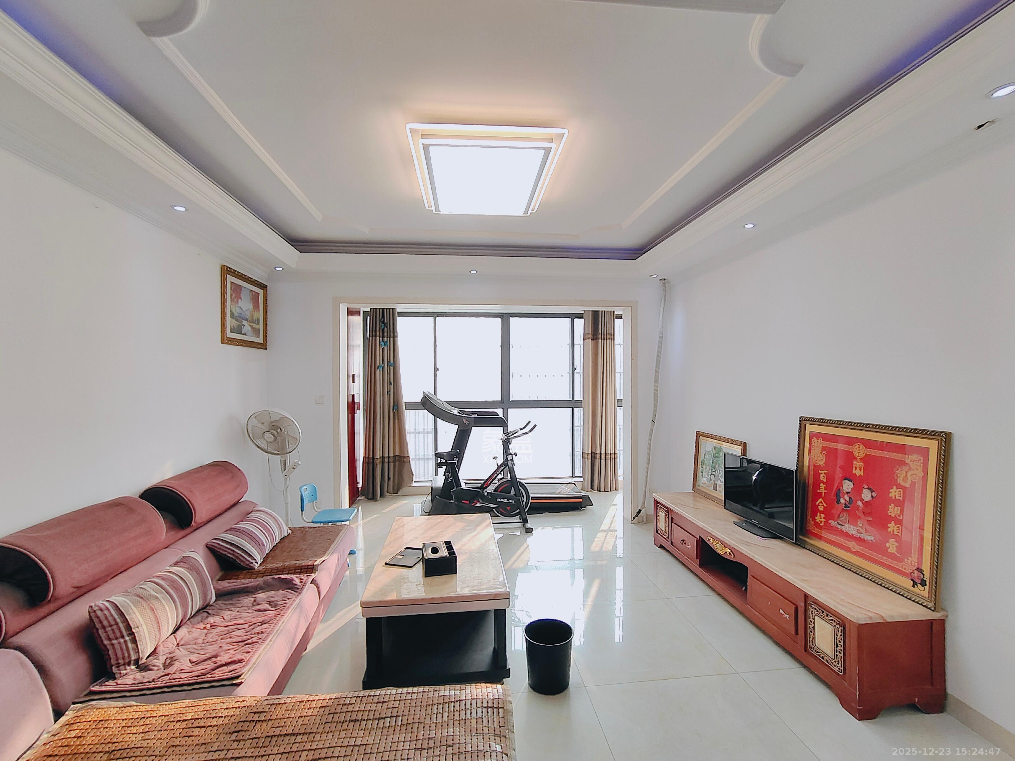 海德公园  3室2厅2卫    1800.0元/月