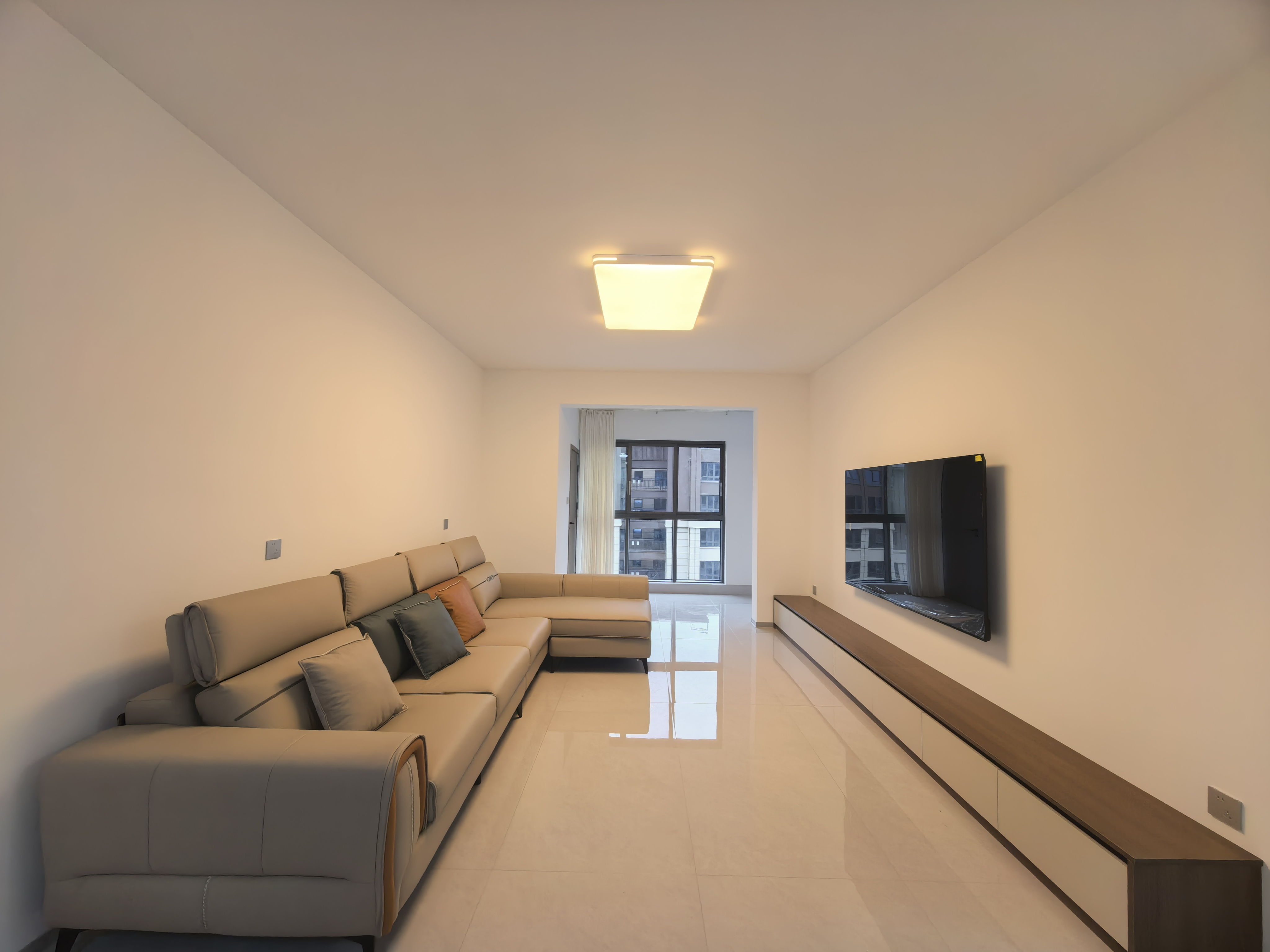 荣盛花语书苑  4室2厅2卫    2500.0元/月