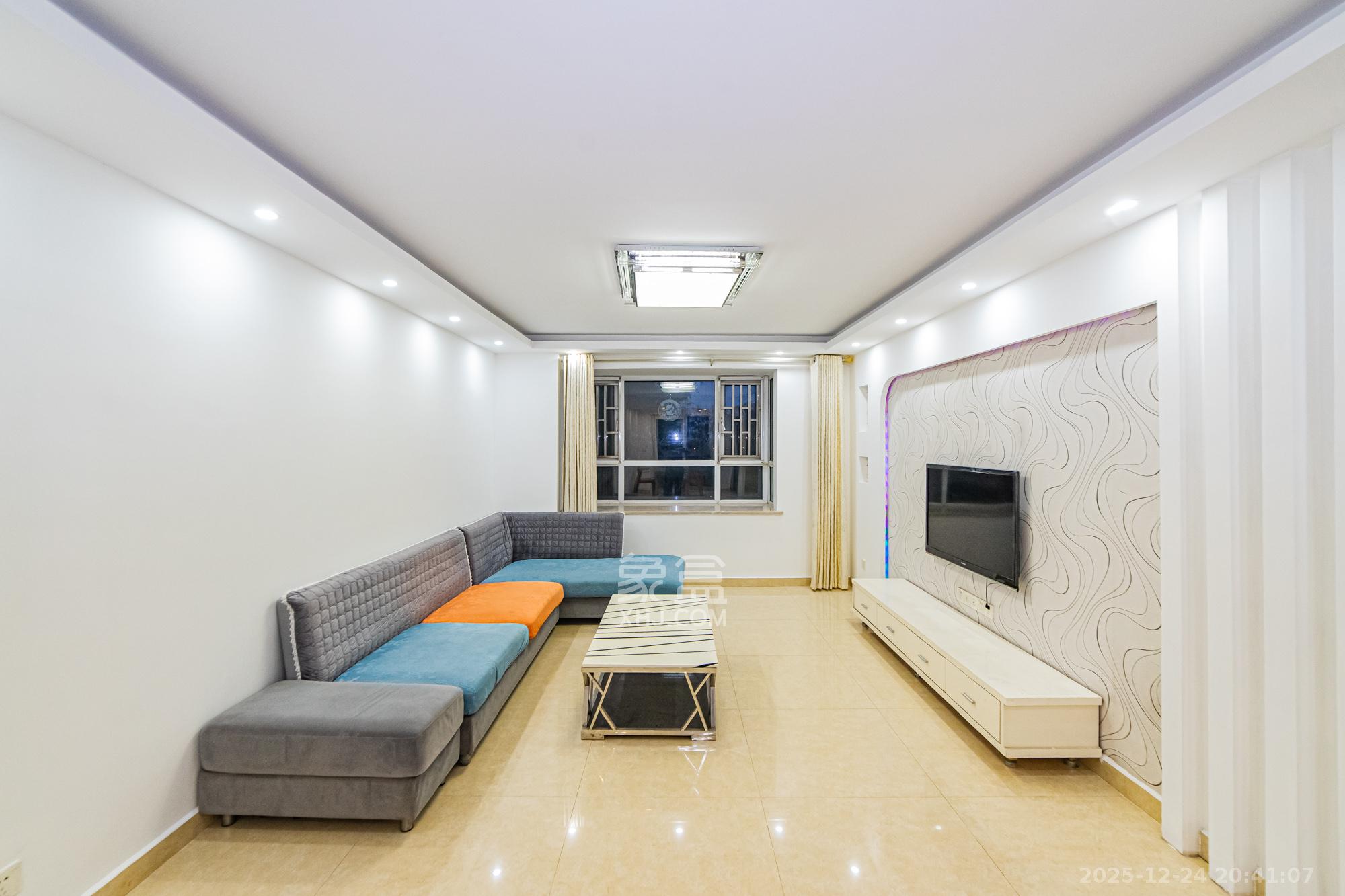 万国城（当代满庭春MOMA）一期  3室2厅2卫    92.0万