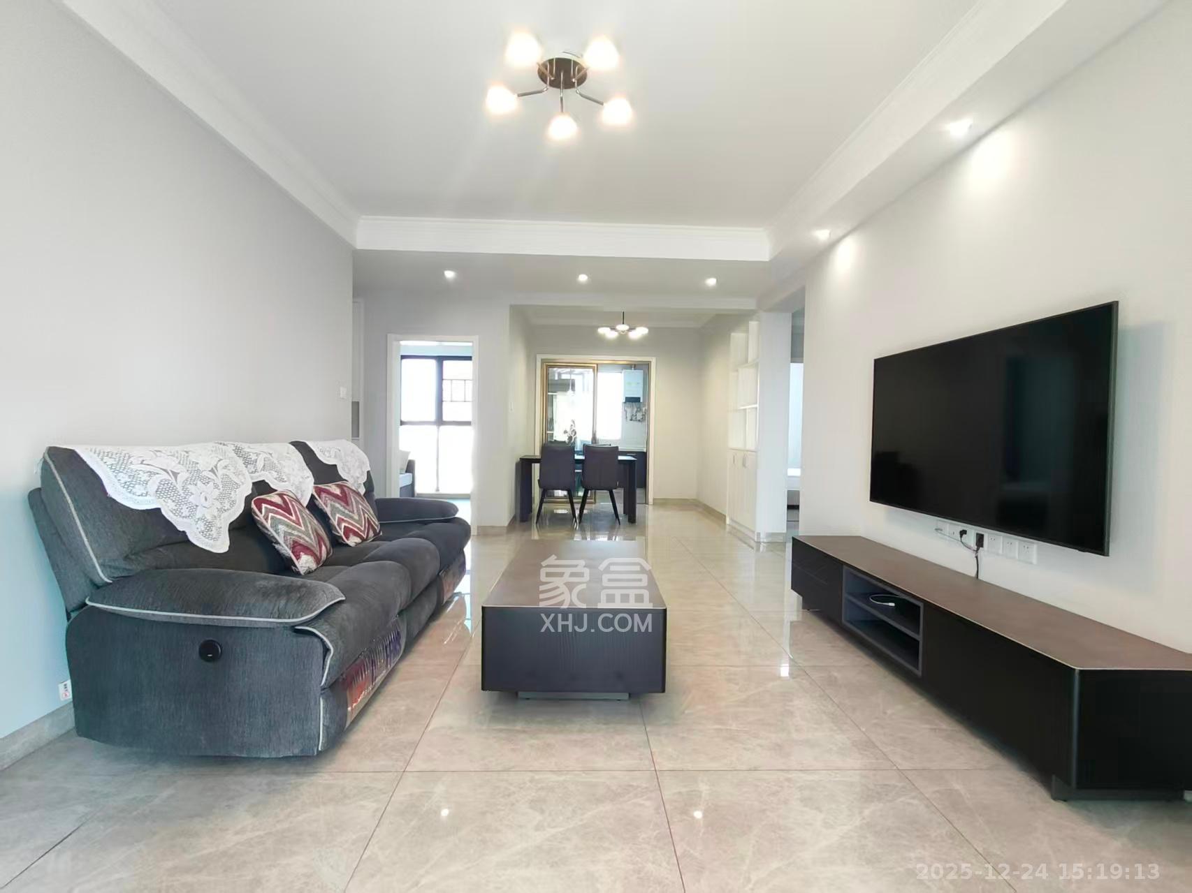 光明E城  3室2厅2卫    3000.0元/月