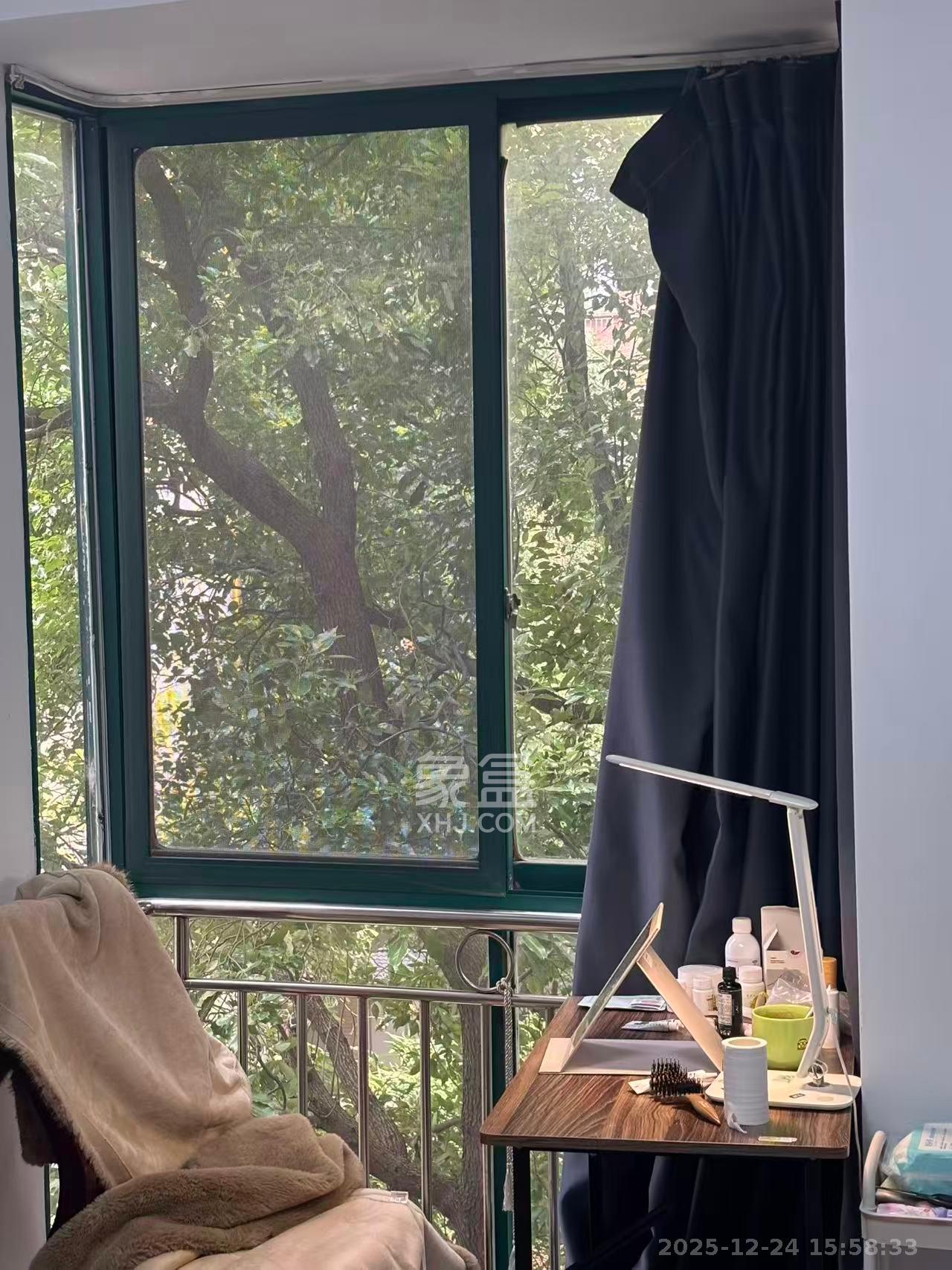 东方新城  1室2厅1卫    1000.0元/月